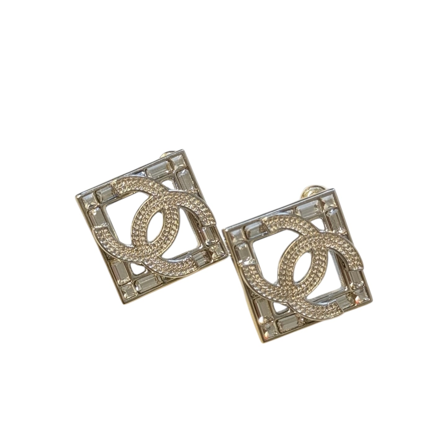PRE-OWNED CC Palladium Plated Chanel 2021 Strass Earring