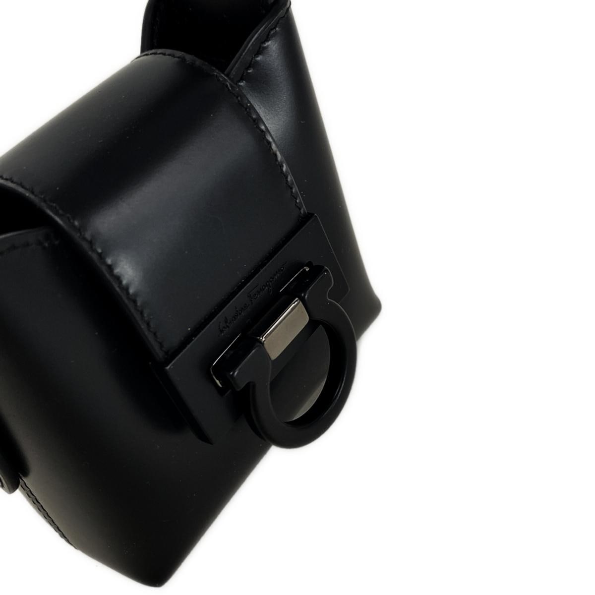 SALVATORE FERRAGAMO - Gancini Black Leather Handbag