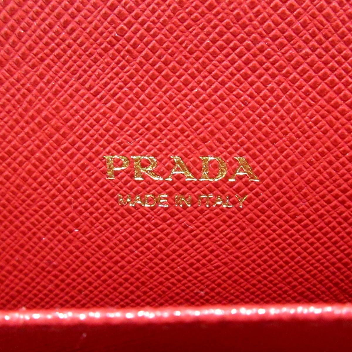 PRADA - Tarjetero de piel saffiano roja