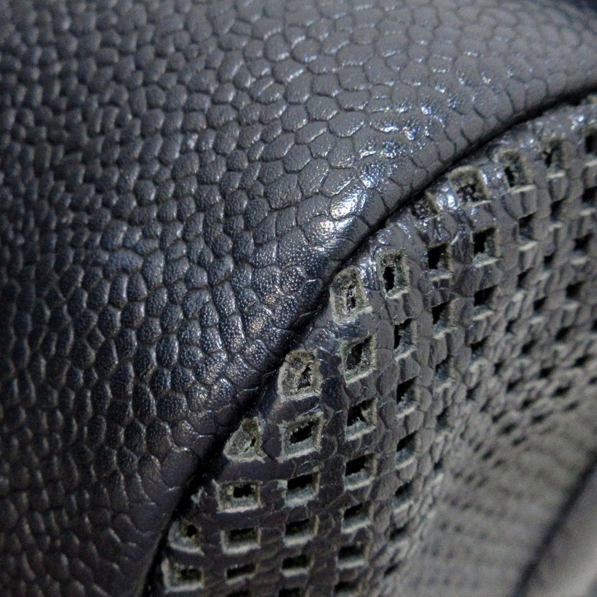 PRE-OWNED CC Shoulder Bag Black Caviar Skin Leather