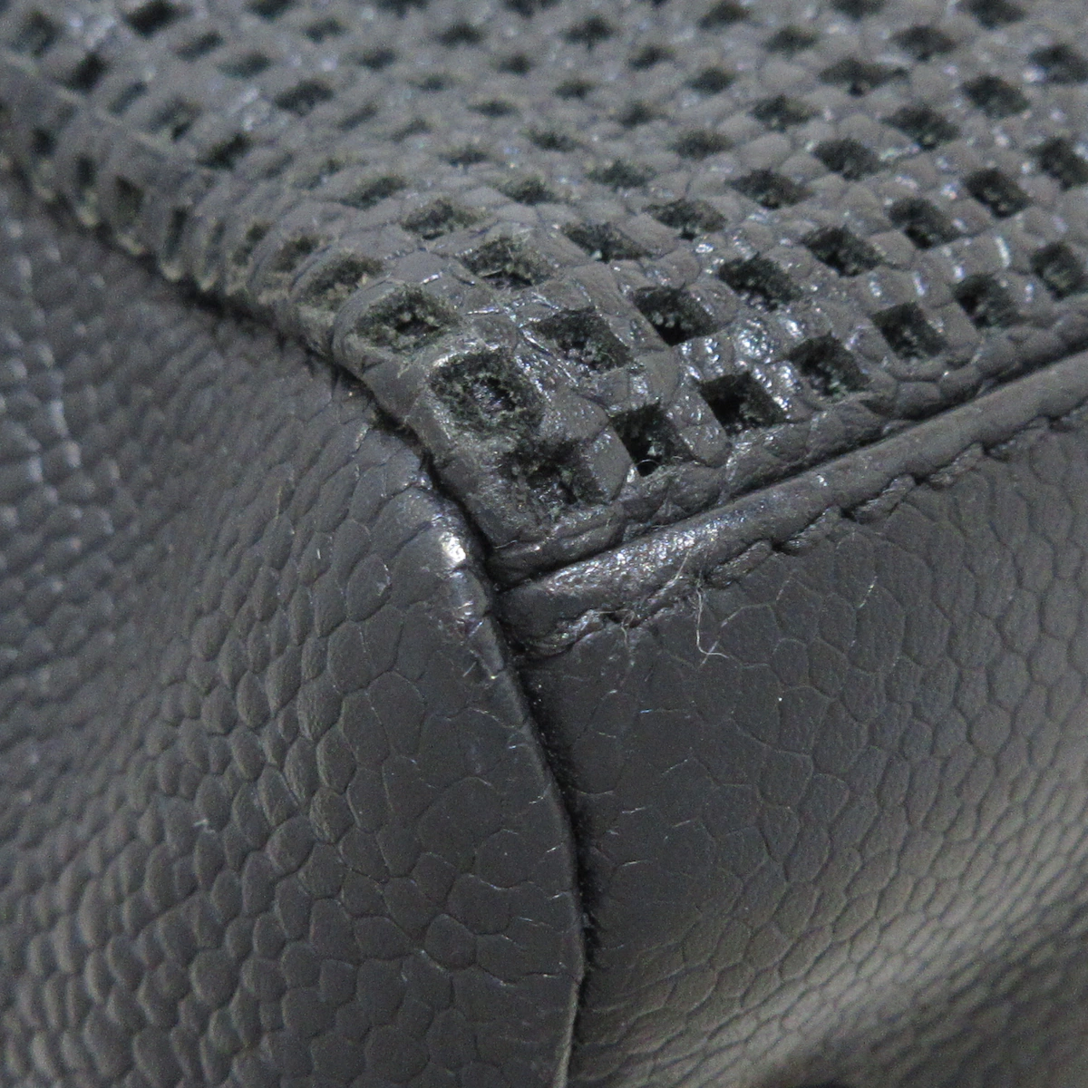PRE-OWNED CC Shoulder Bag Black Caviar Skin Leather