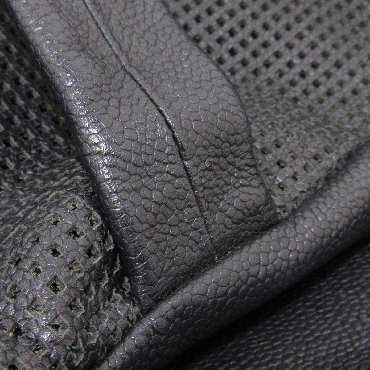 PRE-OWNED CC Shoulder Bag Black Caviar Skin Leather