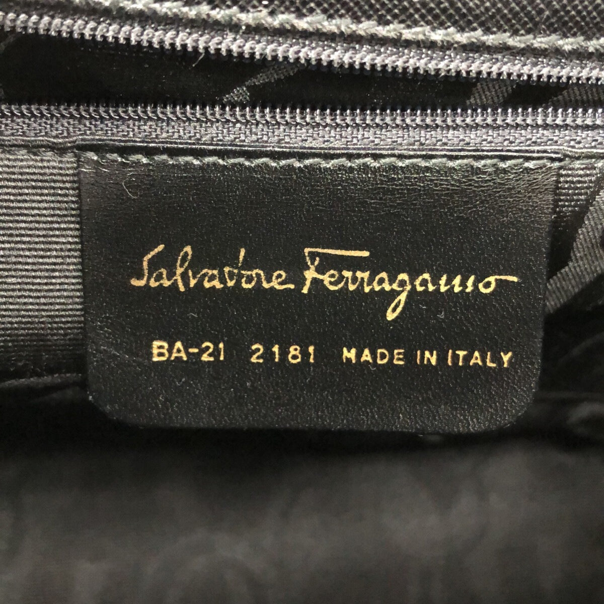 SALVATORE FERRAGAMO - Bolso de mano Gancini de piel negra