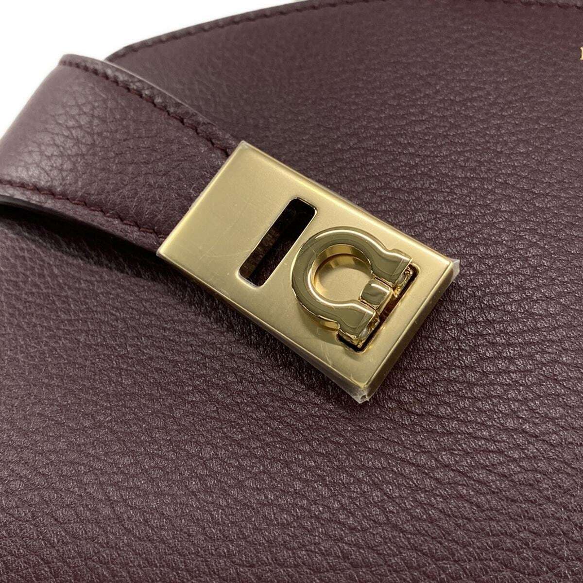 PRE-OWNED Hug Burgundy Leather Shoulder Bag