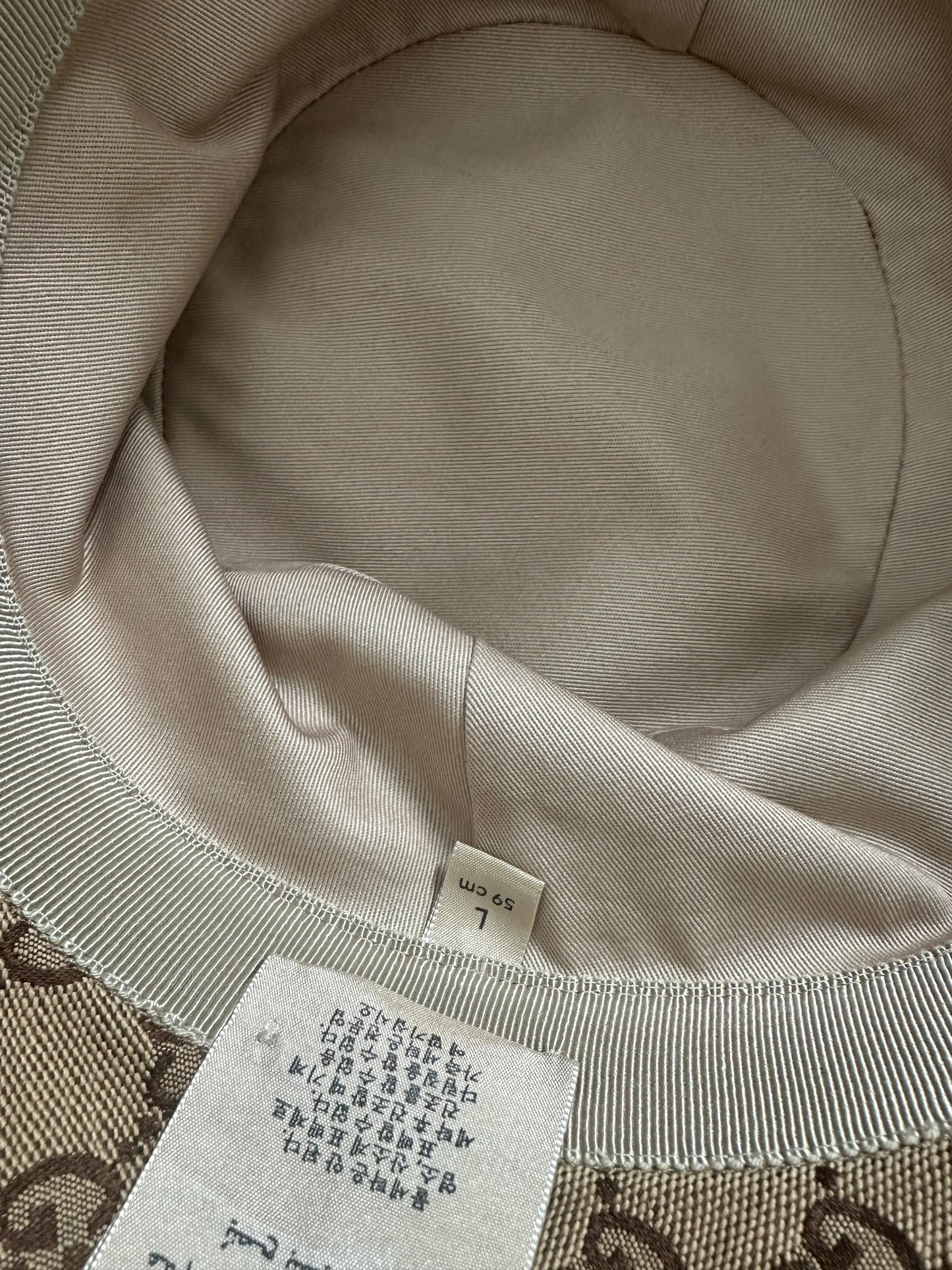 GUCCI- GG CANVAS BUCKET HAT