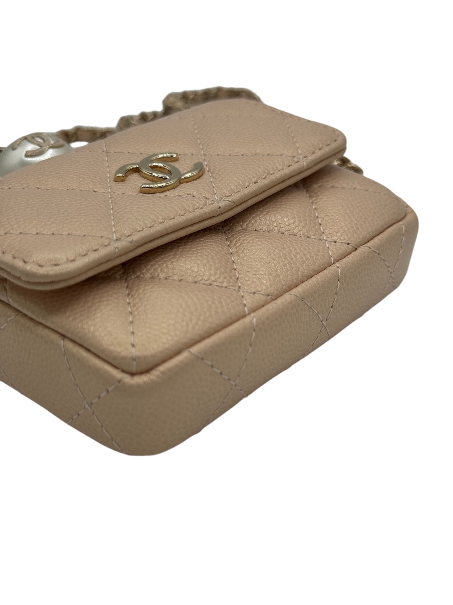 PRE-OWNED CC Pearl Beige Iridescent Caviar Quilted Card Holder With Chain