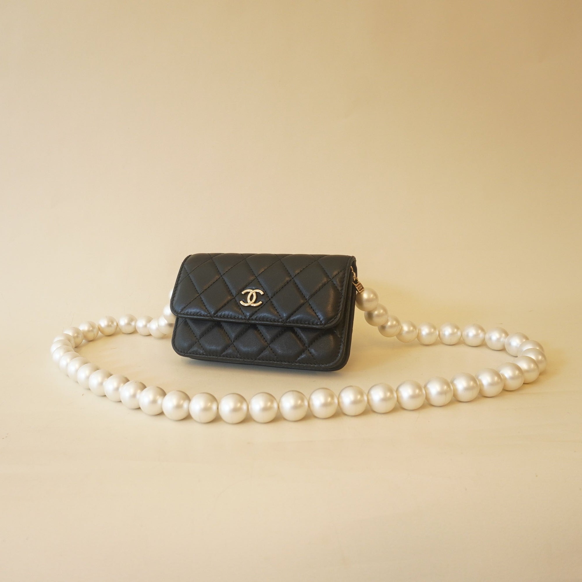 PRE-OWNED CC Black Calfskin Quilted Maxi Pearls Clutch With Chain