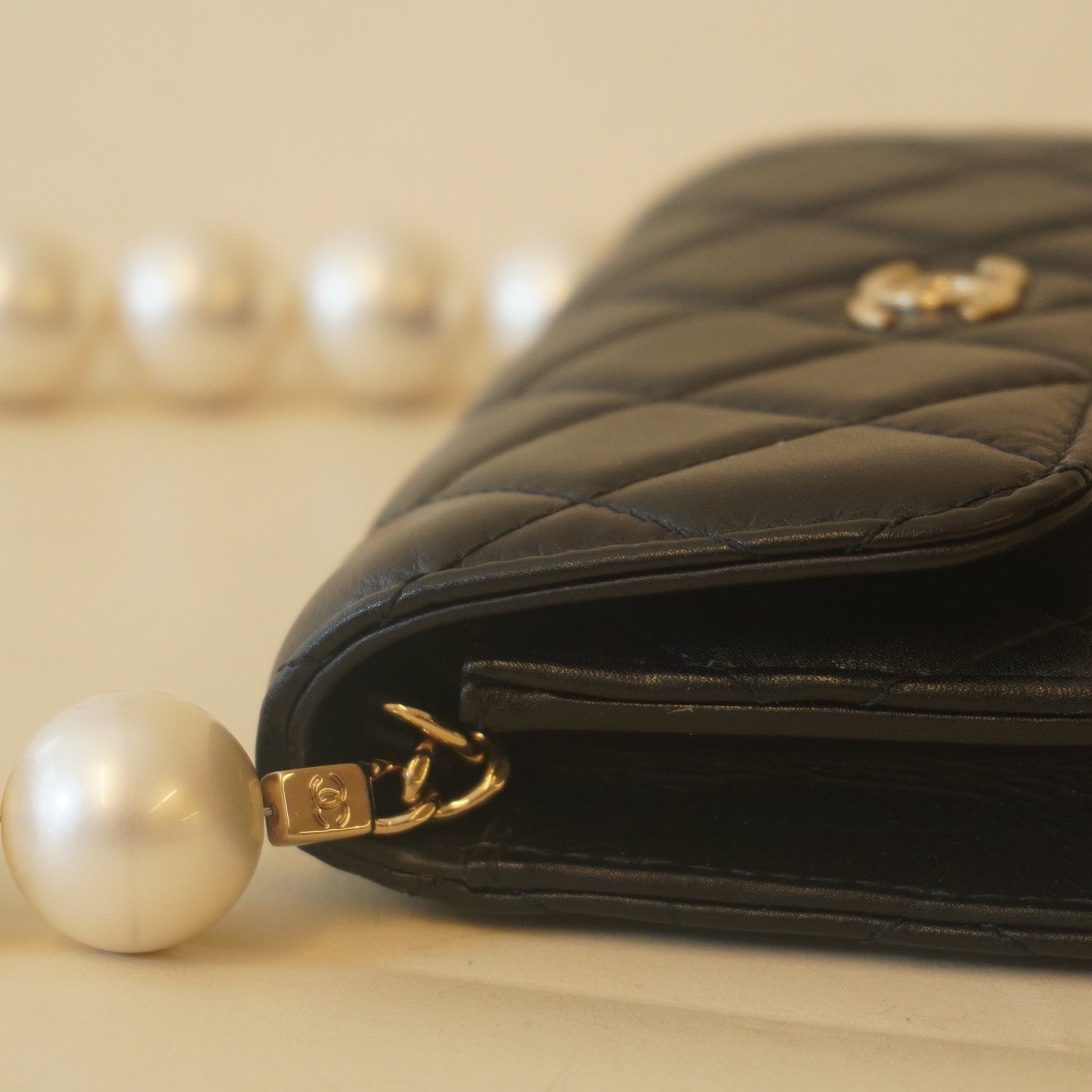 PRE-OWNED CC Black Calfskin Quilted Maxi Pearls Clutch With Chain