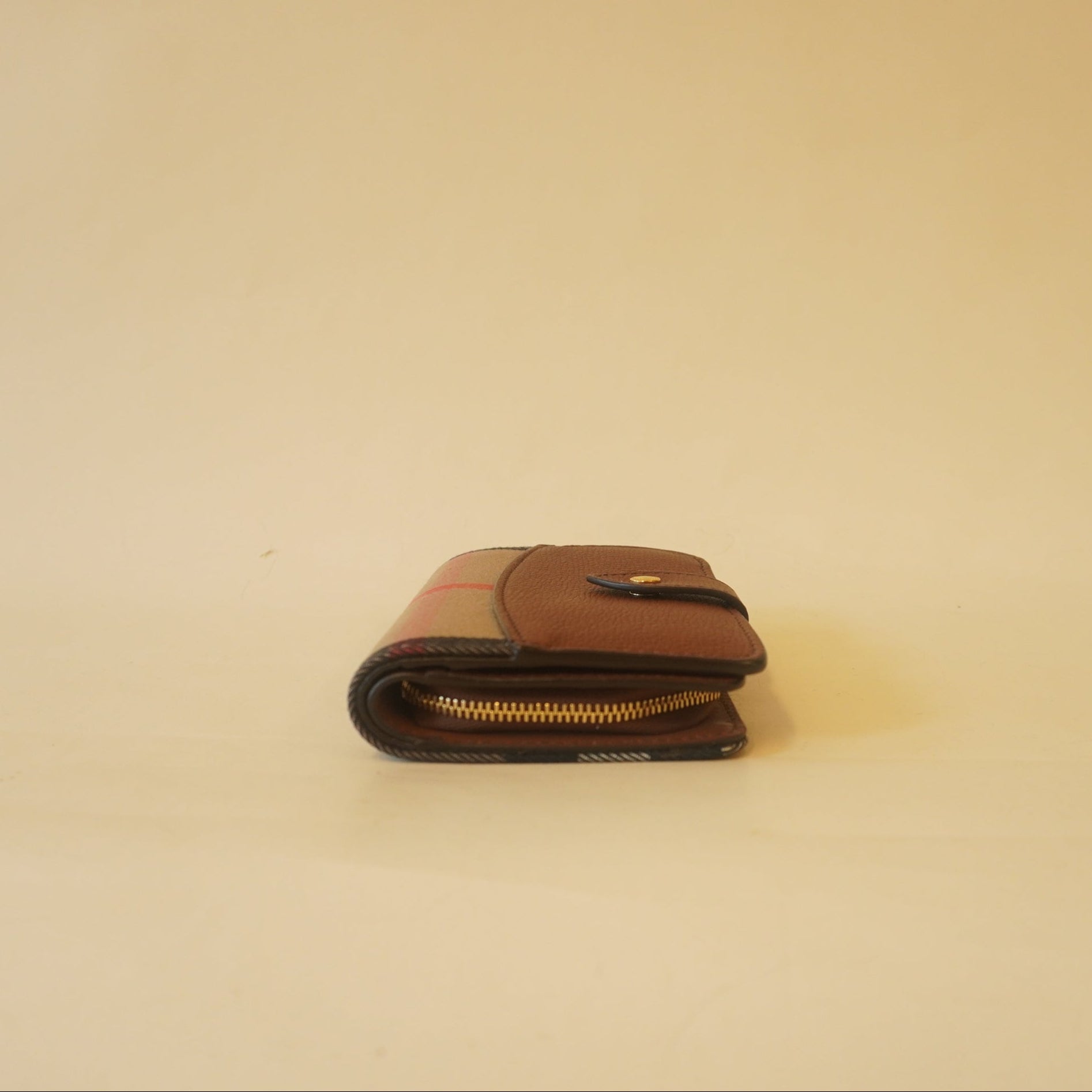PRE-OWNED Hampstead Tab Wallet House Check Canvas and Leather Compact