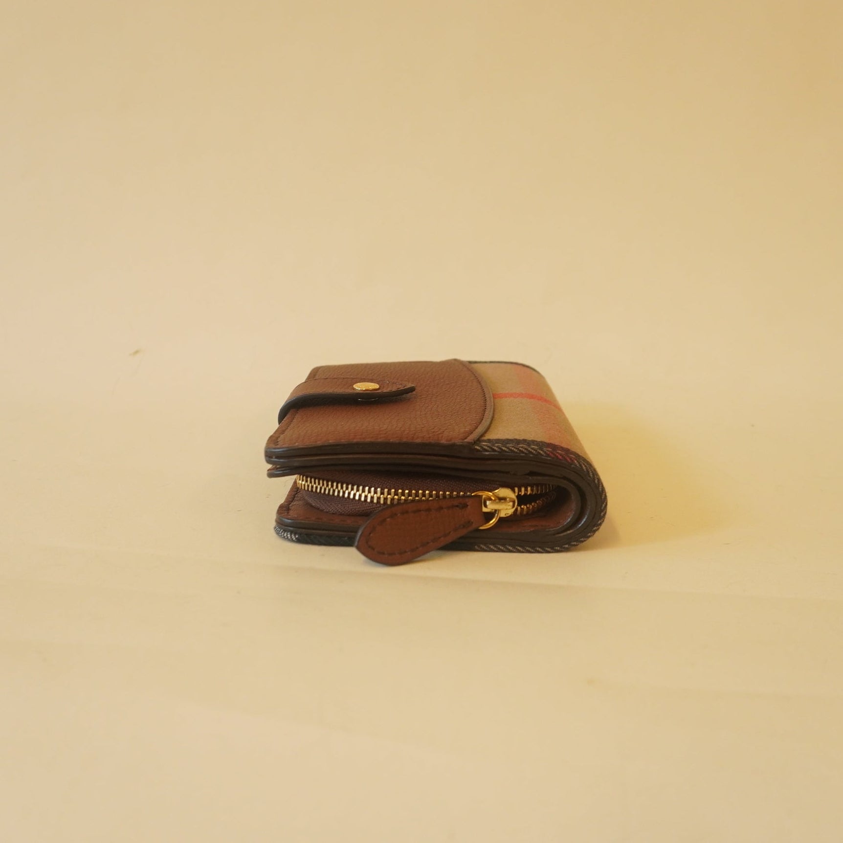 PRE-OWNED Hampstead Tab Wallet House Check Canvas and Leather Compact