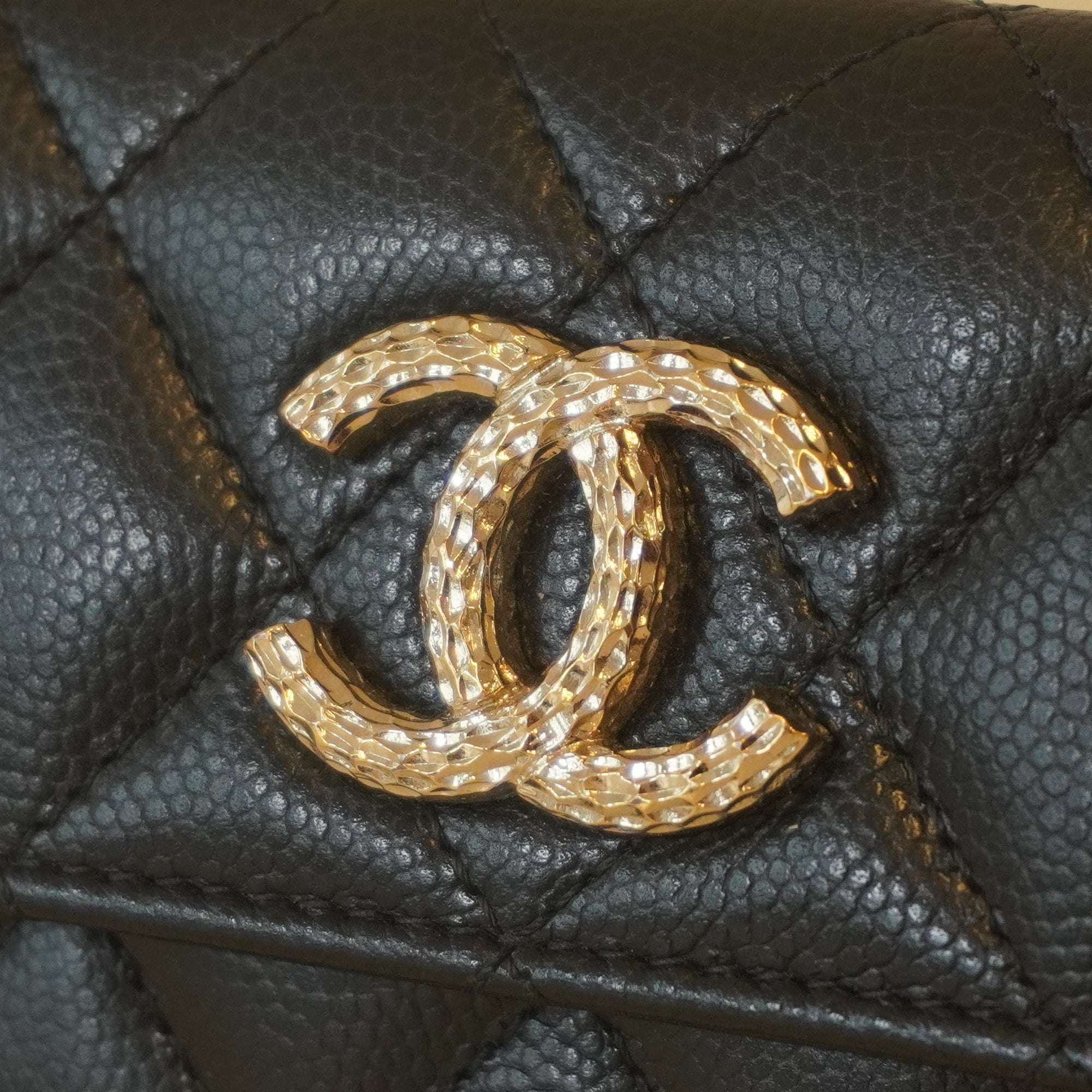 PRE-OWNED Caviar Metal Perforated Quilted CC Flap Card Holder Black