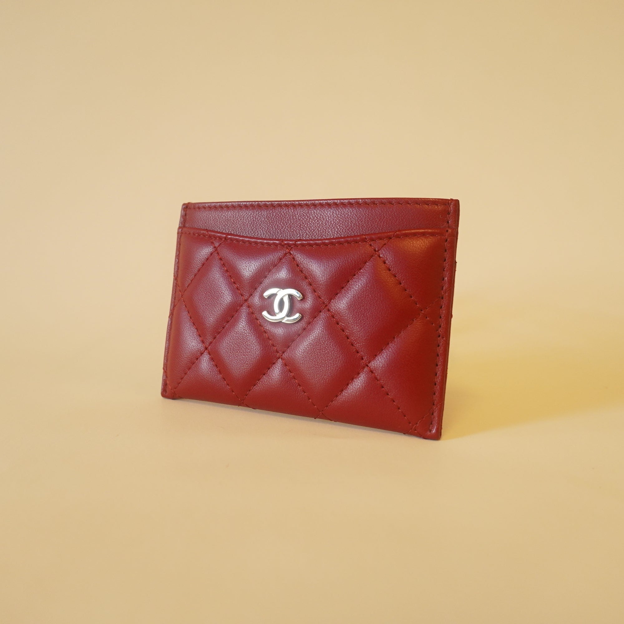 PRE-OWNED Lambskin Quilted Card Holder Red