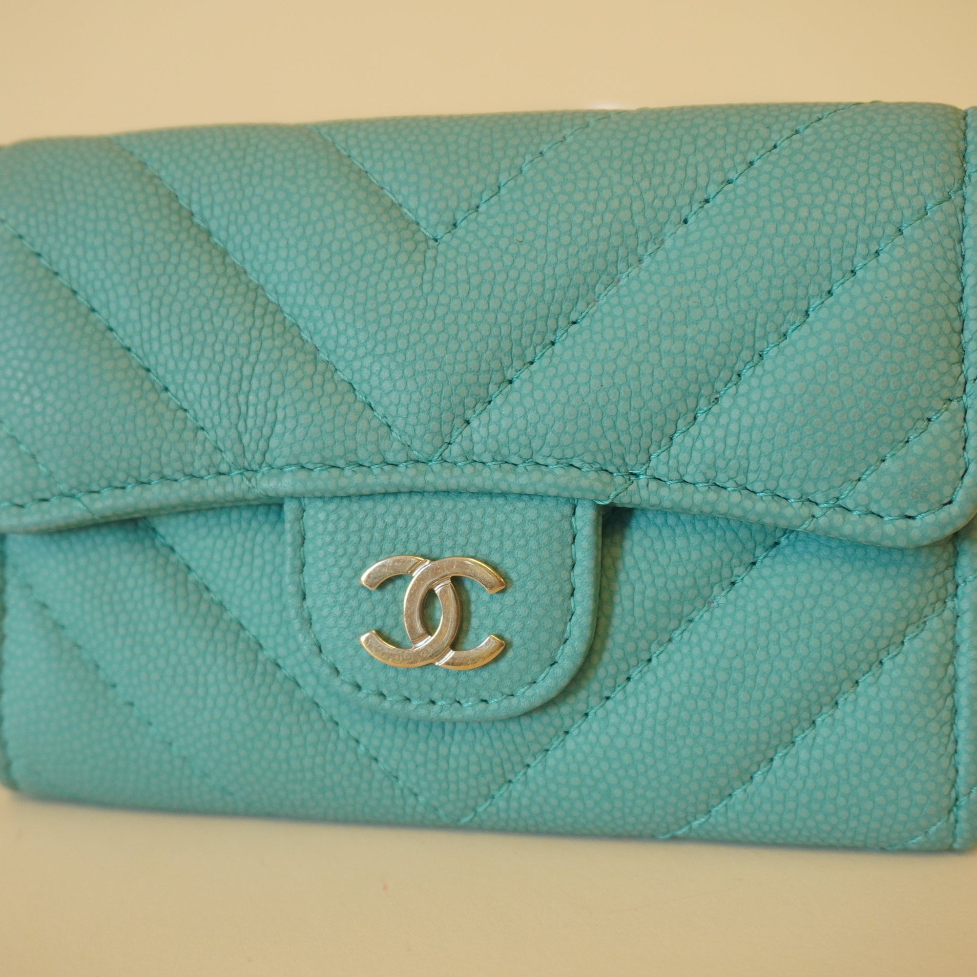 PRE-OWNED CC Acqua Caviar Chevron Quilted Card Holder Wallet