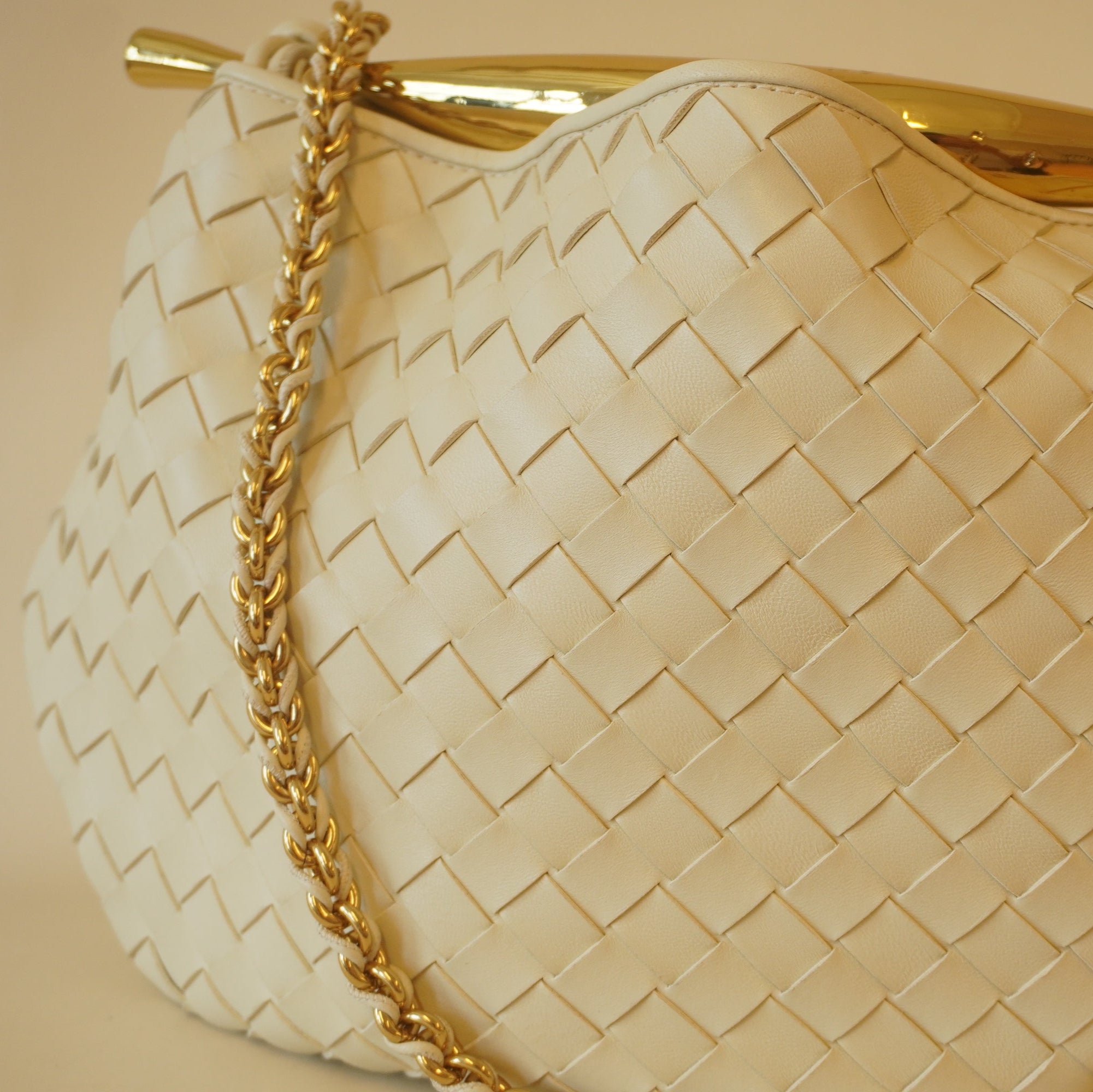 PRE-OWNED Cream Sardine Calfskin Intrecciato Shoulder Bag