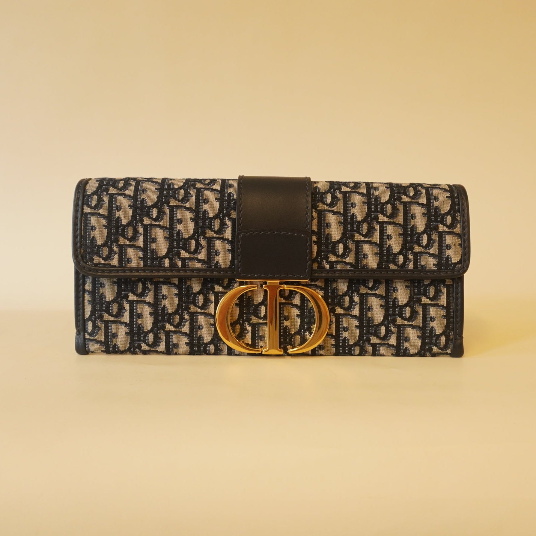 PRE-OWNED Navy Oblique 30 Montaigne Wallet on a Chain