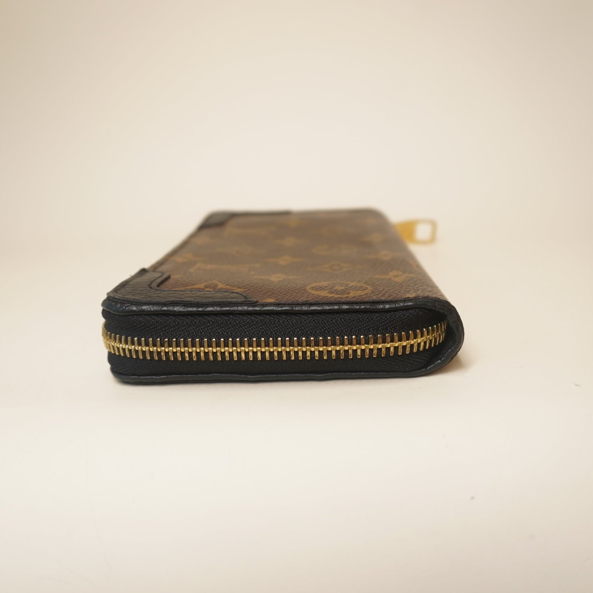 PRE-OWNED Monogram Zippy Retiro Wallet Black