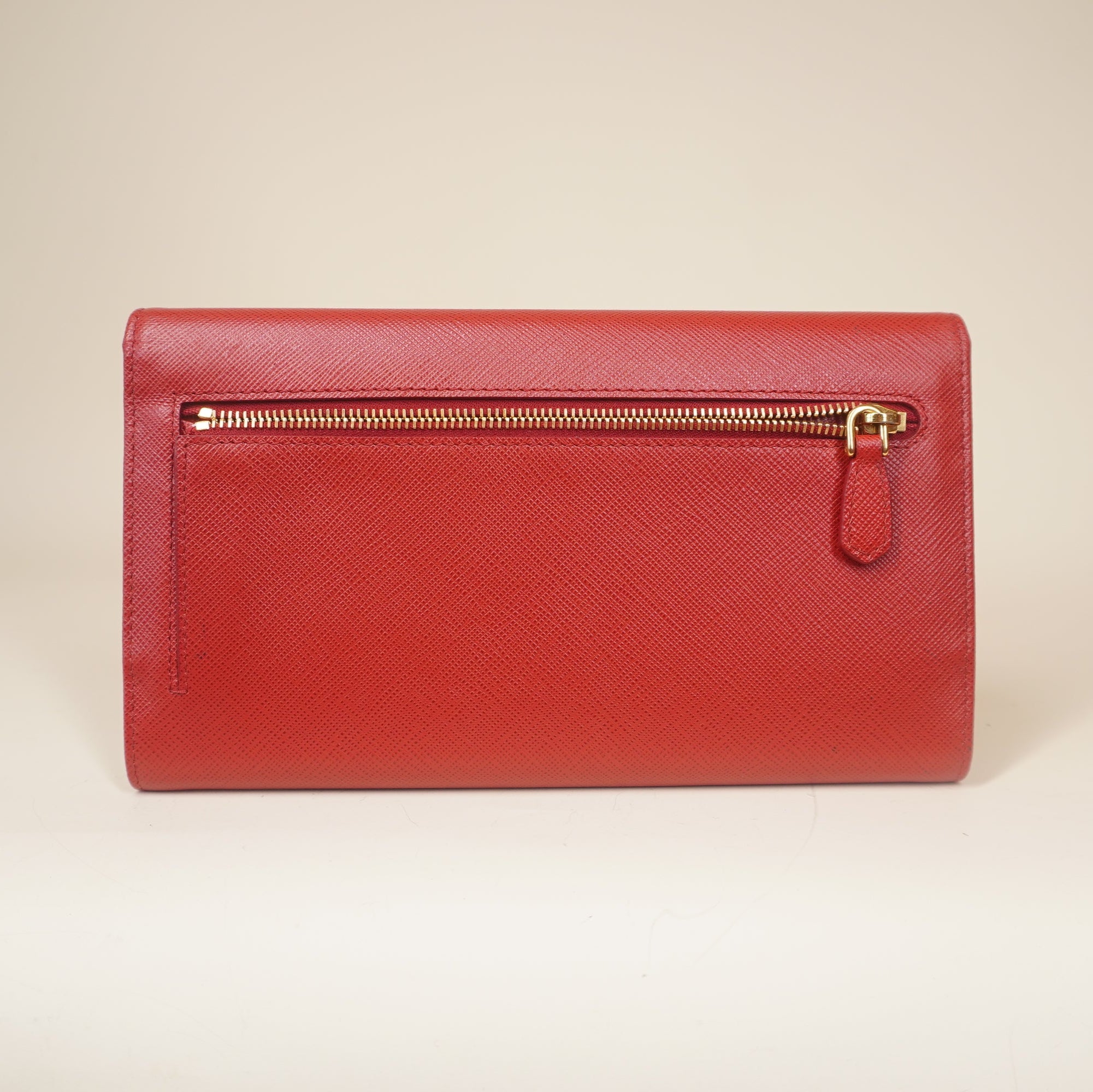 PRE-OWNED Red Saffiano Metal Bar Chain Wallet Fuoco