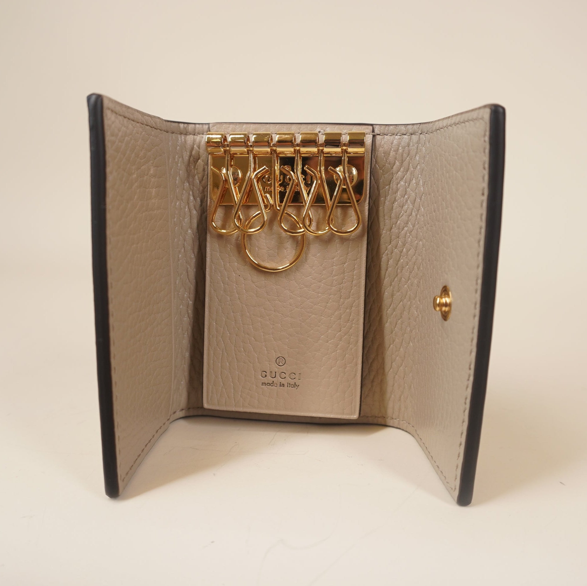 PRE-OWNED Dollar Calfskin GG Supreme Monogram Marmont 6 Key Holder Case