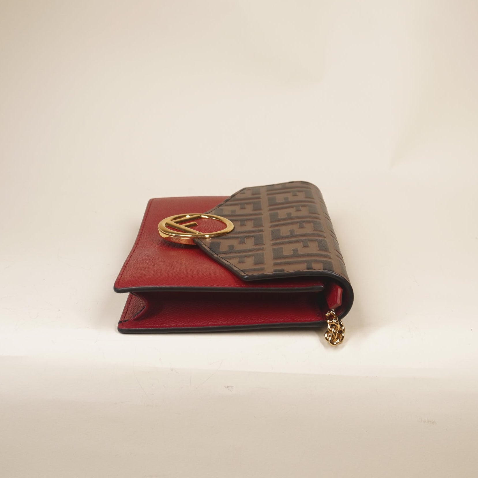 PRE-OWNED Vitello Cruise FF 1974 Embossed Medium Envelope Wallet On Chain Fragola Maya