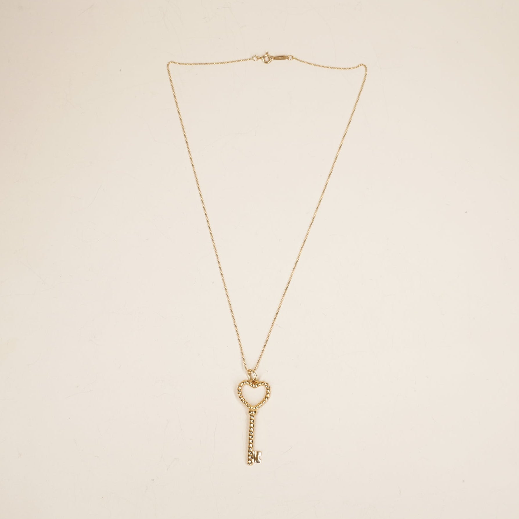 PRE-OWNED Twisted heart key 18K Yellow Gold Necklace
