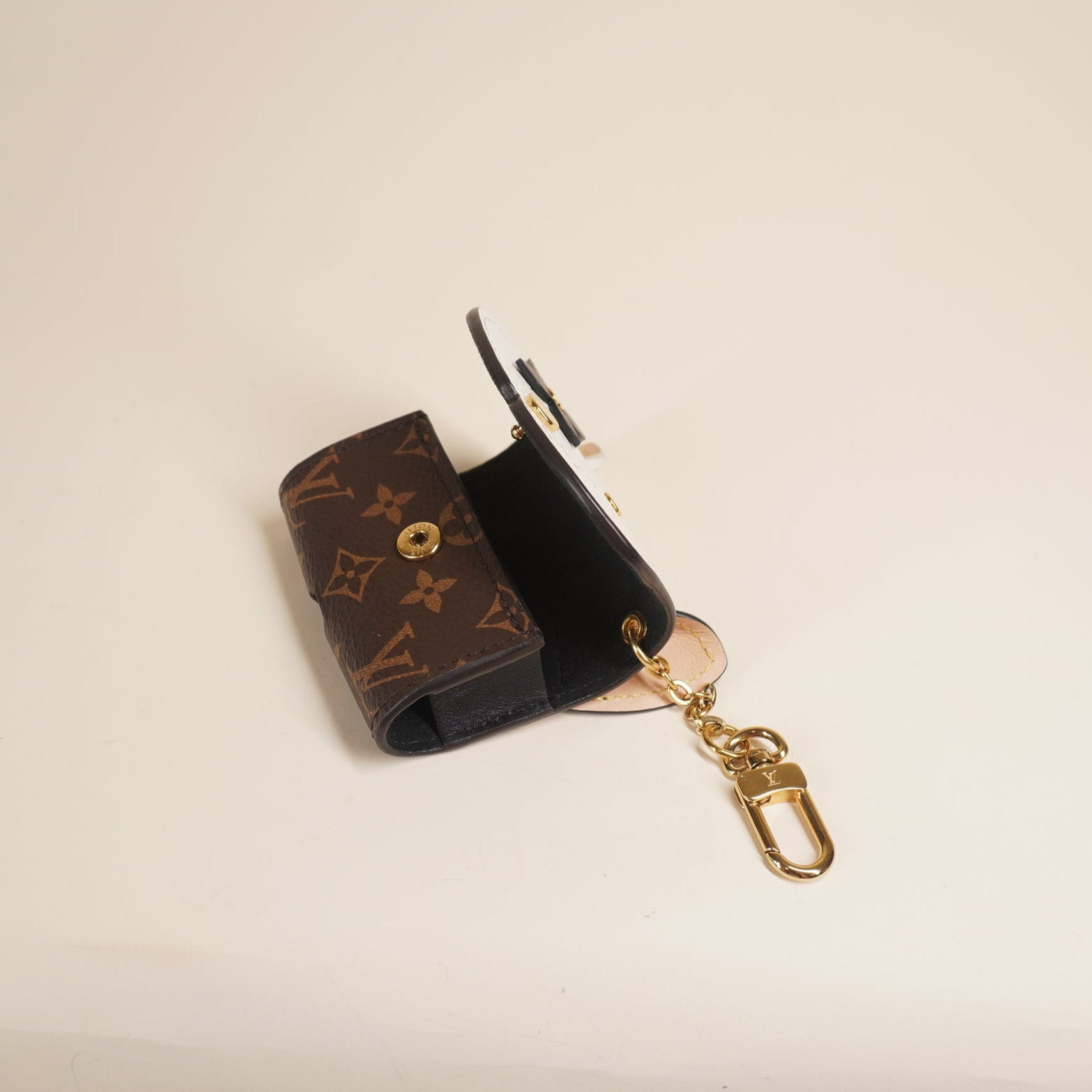 PRE-OWNED LV Monogram Cat Earpods Case