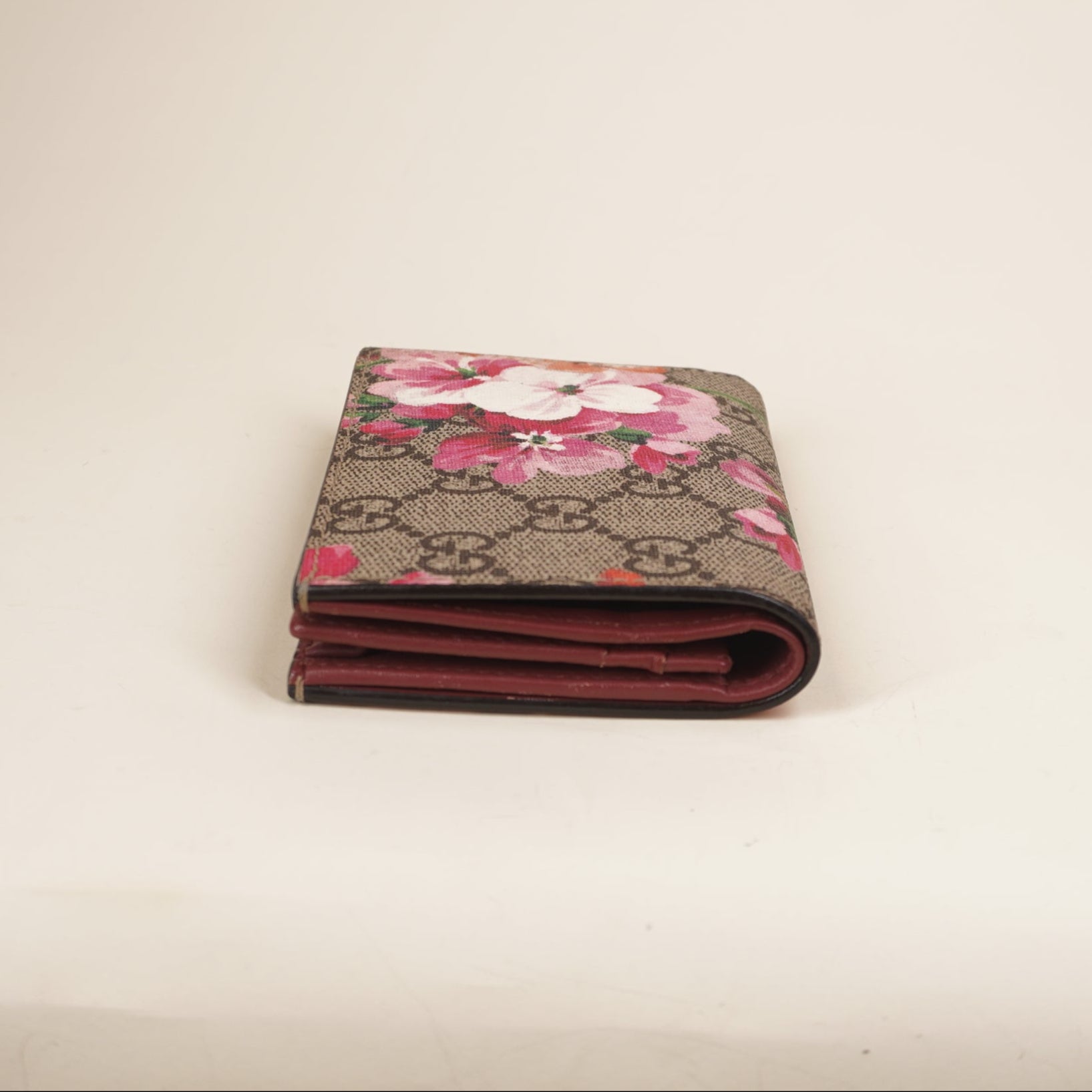 PRE-OWNED GG Supreme Monogram Blooms Card Case Wallet Beige Multicolor Dry Rose