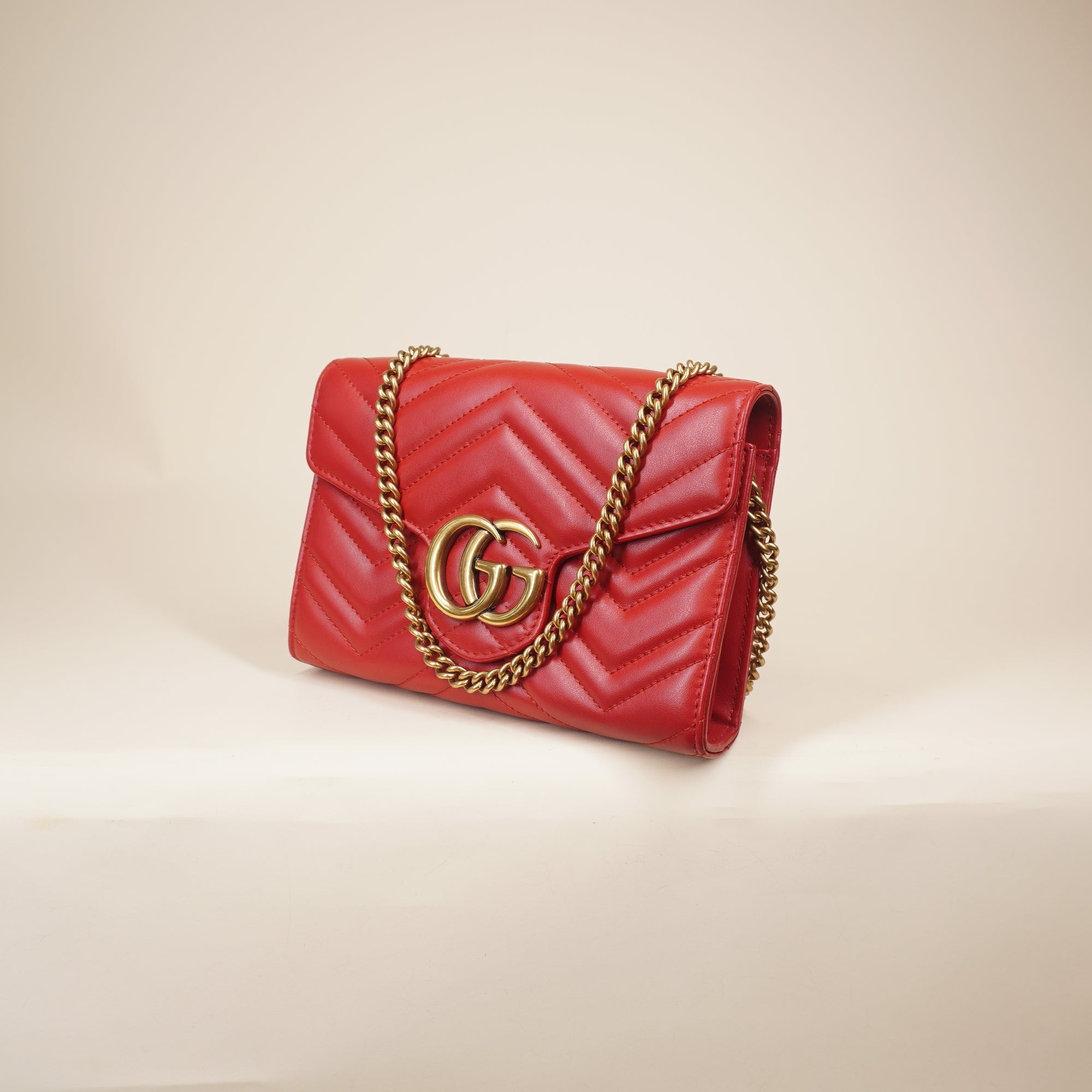 PRE-OWNED Calfskin Matelasse GG Marmont Chain Wallet Hibiscus Red