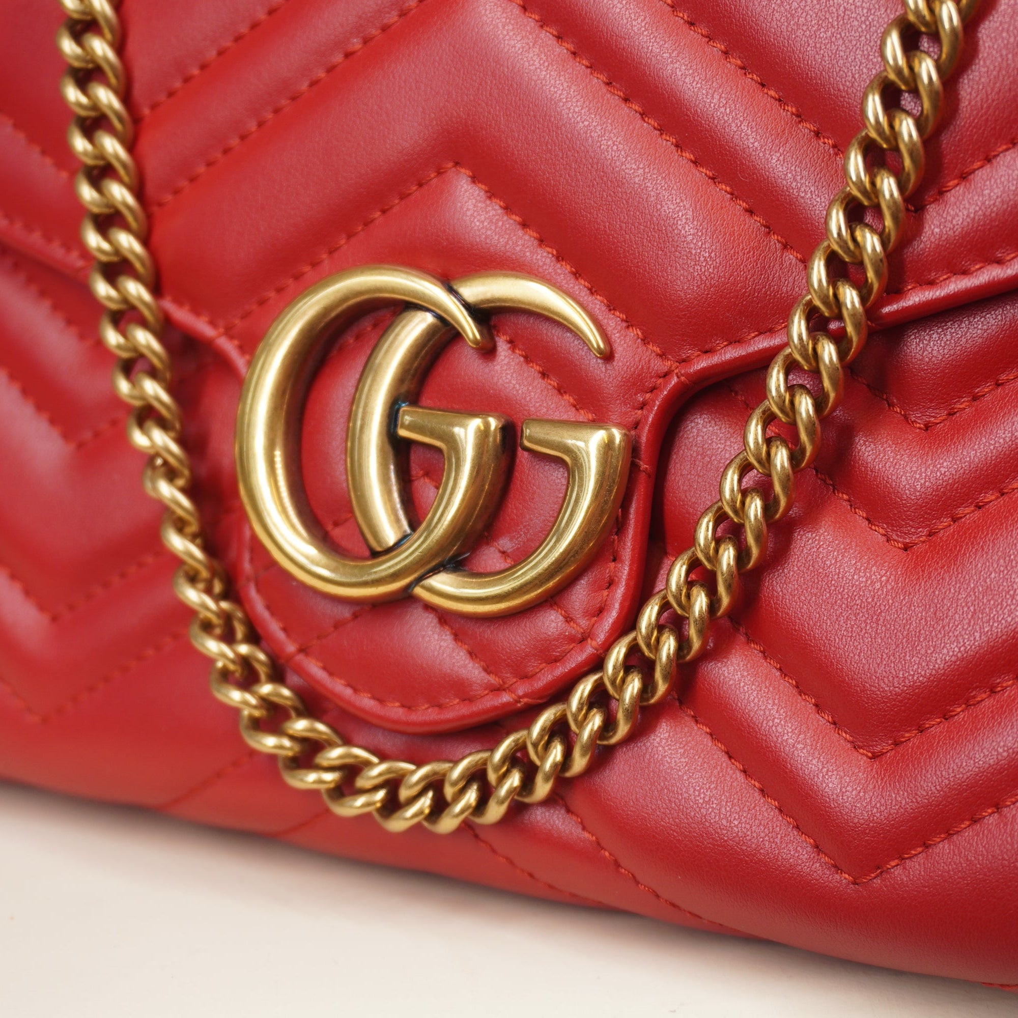 PRE-OWNED Calfskin Matelasse GG Marmont Chain Wallet Hibiscus Red