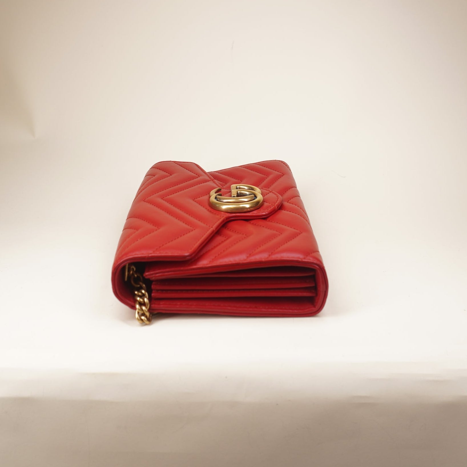 PRE-OWNED Calfskin Matelasse GG Marmont Chain Wallet Hibiscus Red