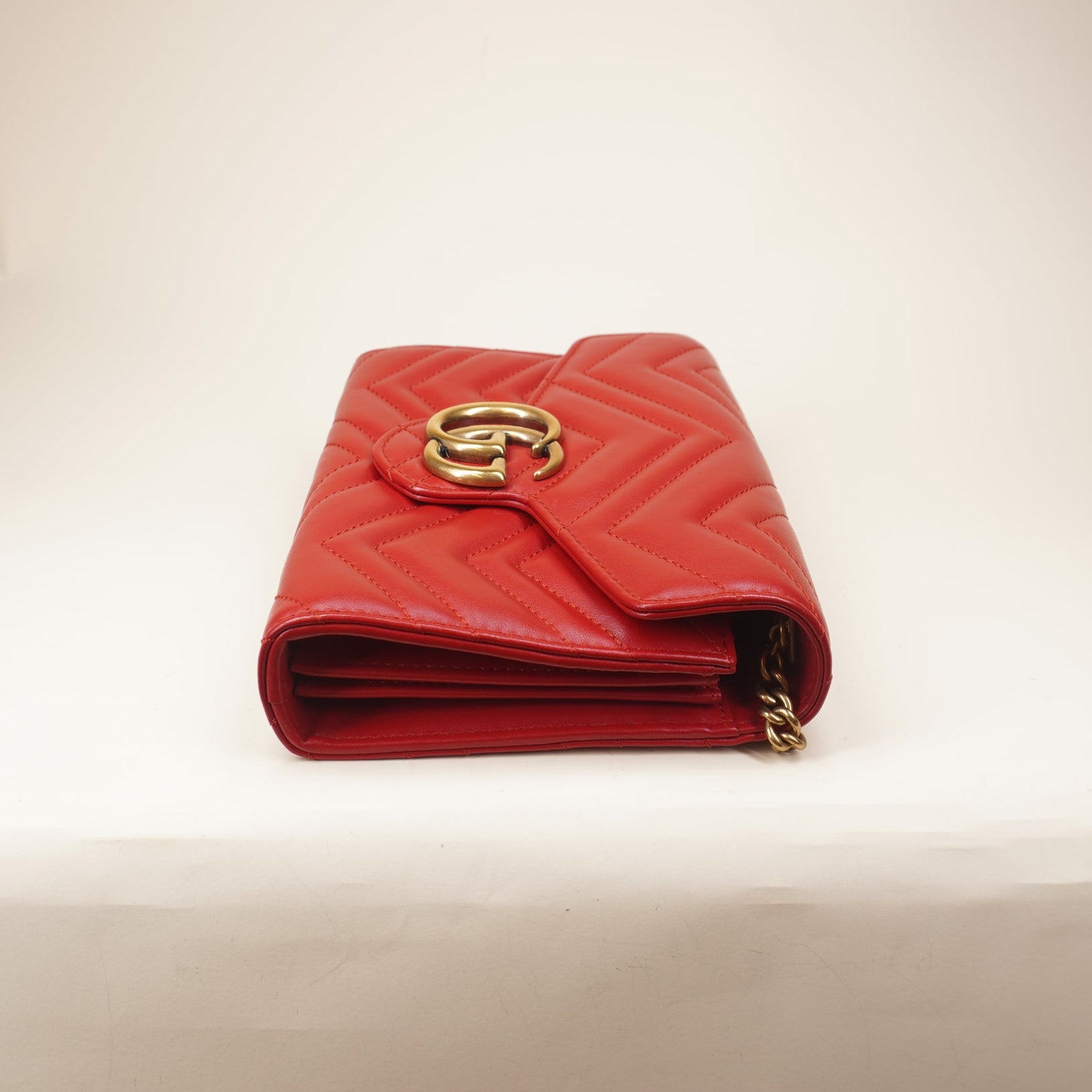 PRE-OWNED Calfskin Matelasse GG Marmont Chain Wallet Hibiscus Red