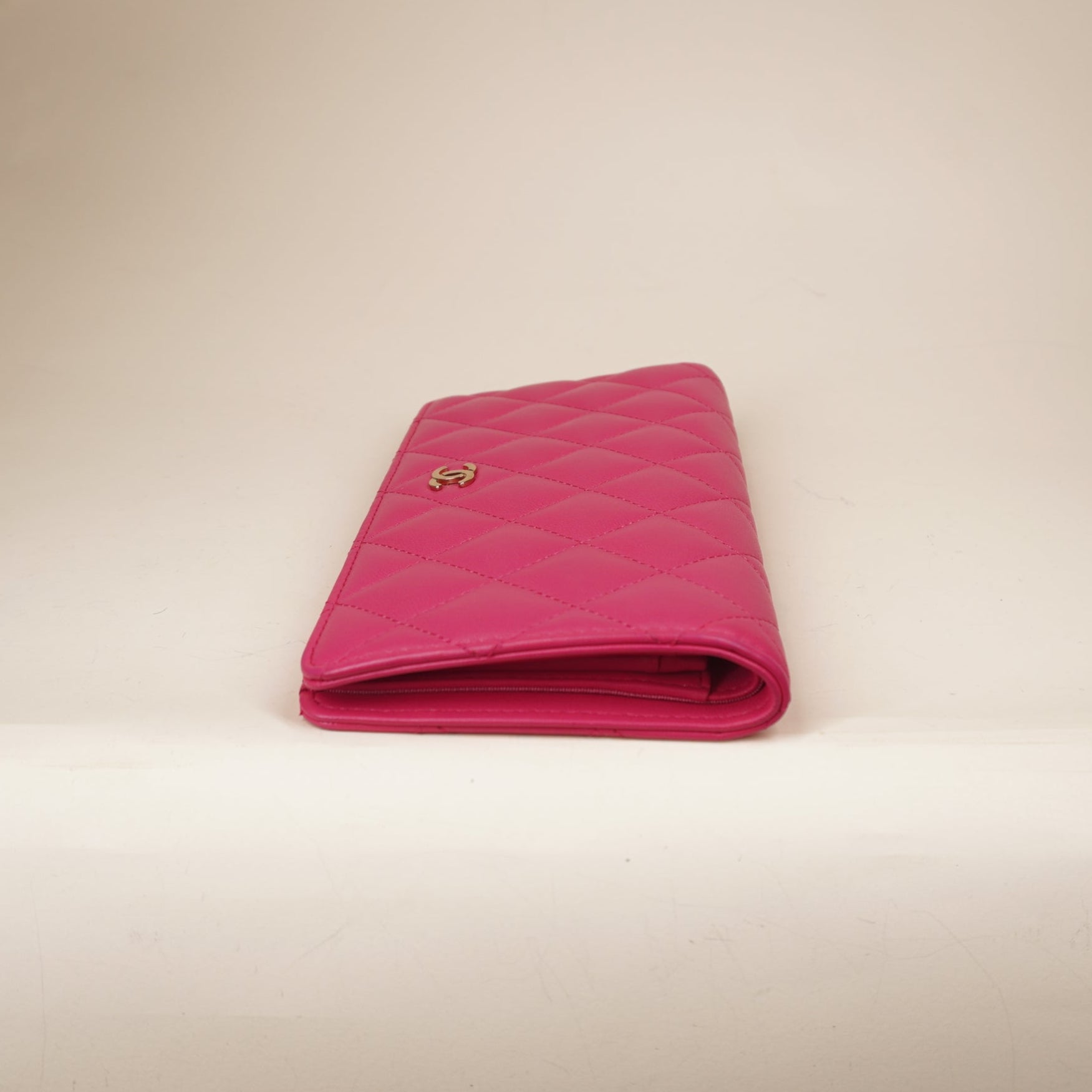 PRE-OWNED CC Pink Caviar Quilted Large Gusset Fold Wallet