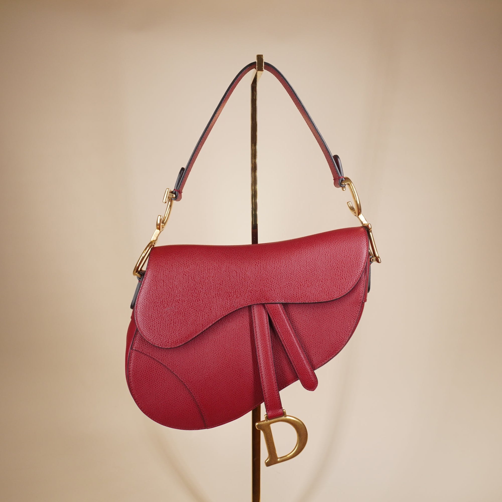 PRE-OWNED Saddle Medium Red Calfskin Leather Shoulder Bag