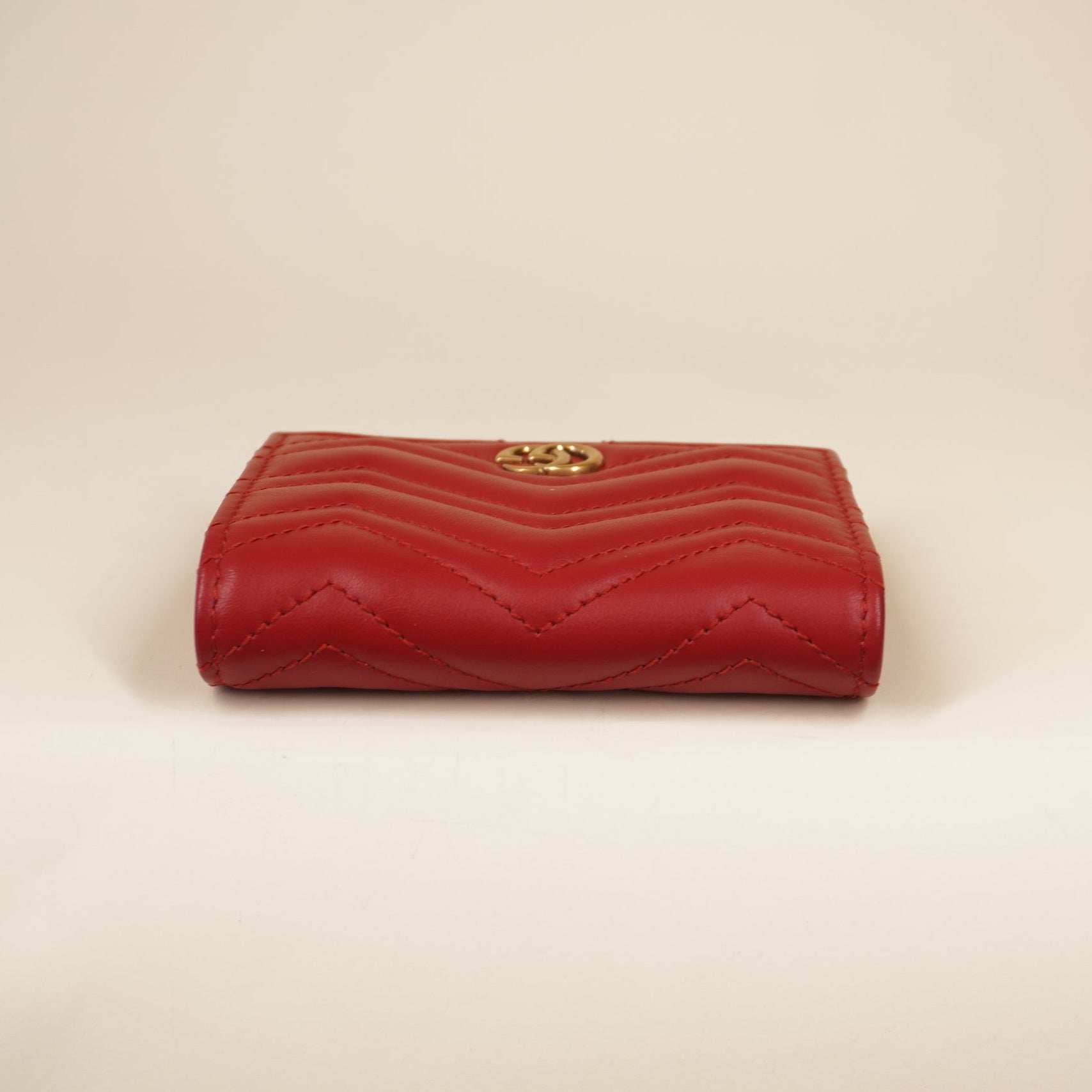 PRE-OWNED GG Red Calfskin Matelasse GG Marmont Card Case Wallet Hibiscus