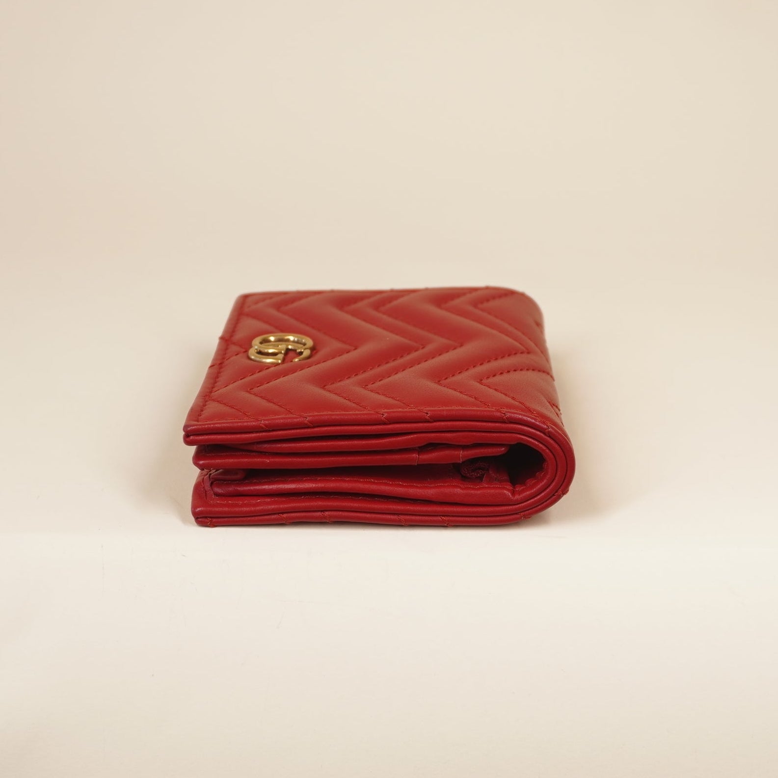 PRE-OWNED GG Red Calfskin Matelasse GG Marmont Card Case Wallet Hibiscus