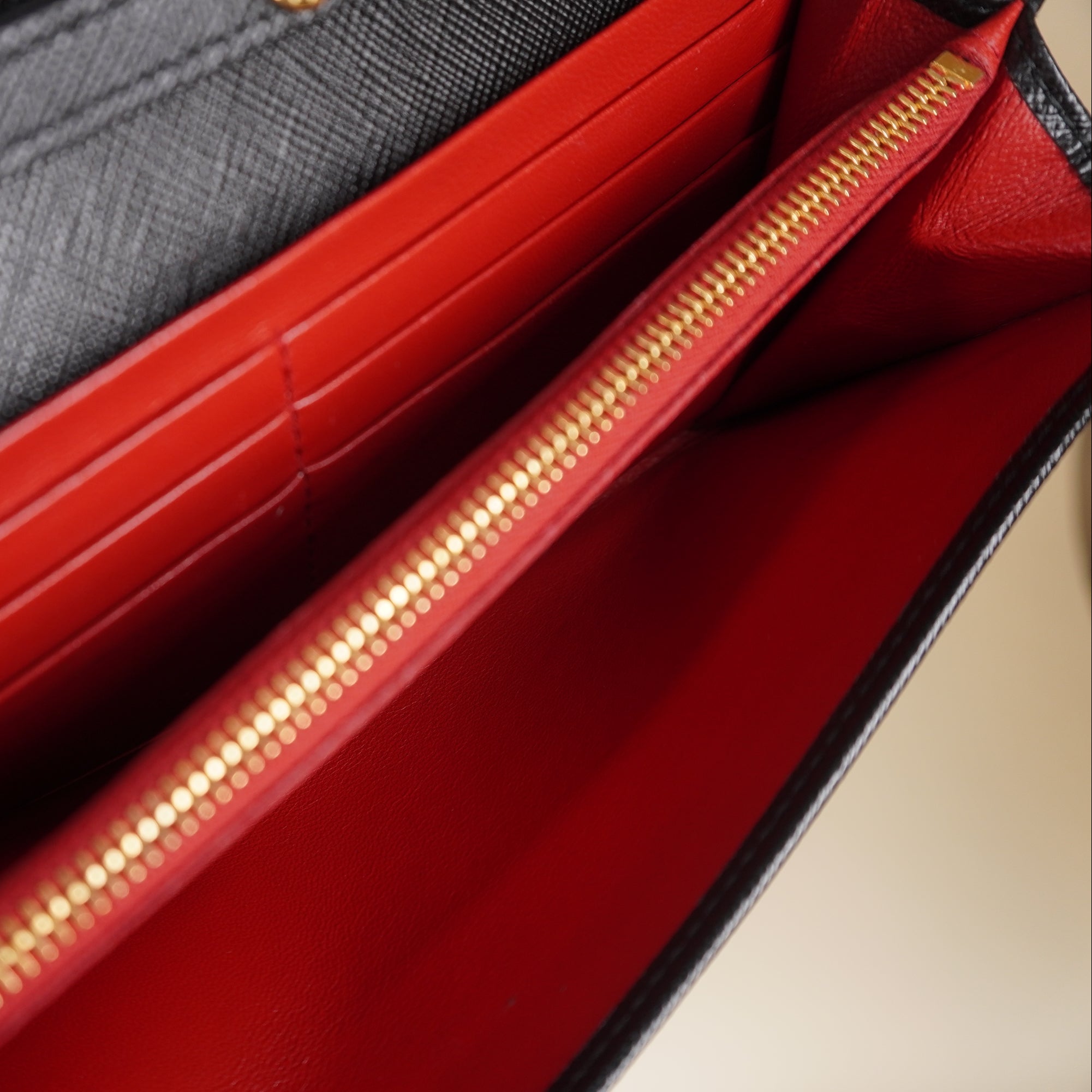 PRE-OWNED Black Saffiano Wallet on Chain Crossbody Bag