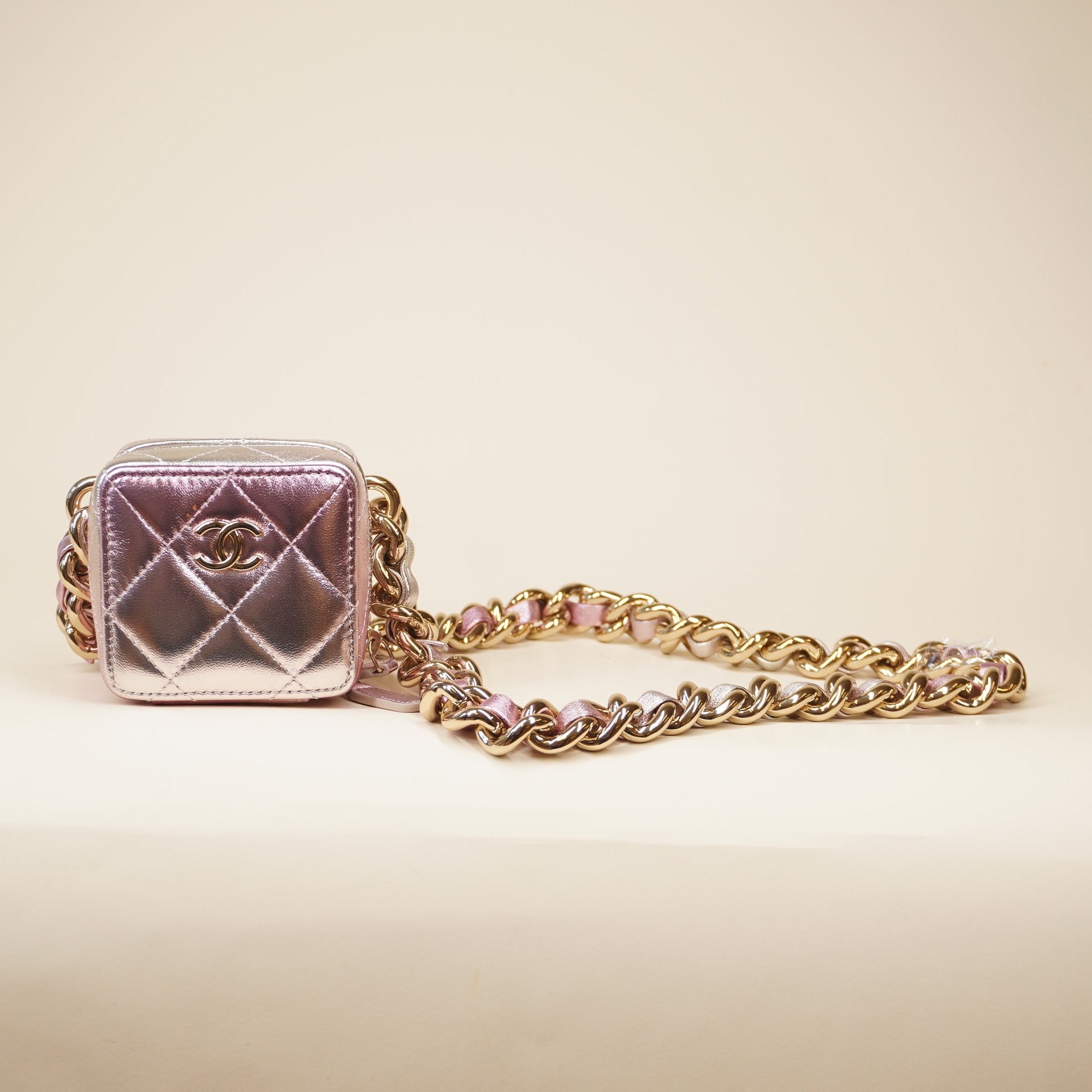PRE-OWNED Gradient Metallic Lambskin Quilted Like A Wallet Clutch With Chain Gold Pink