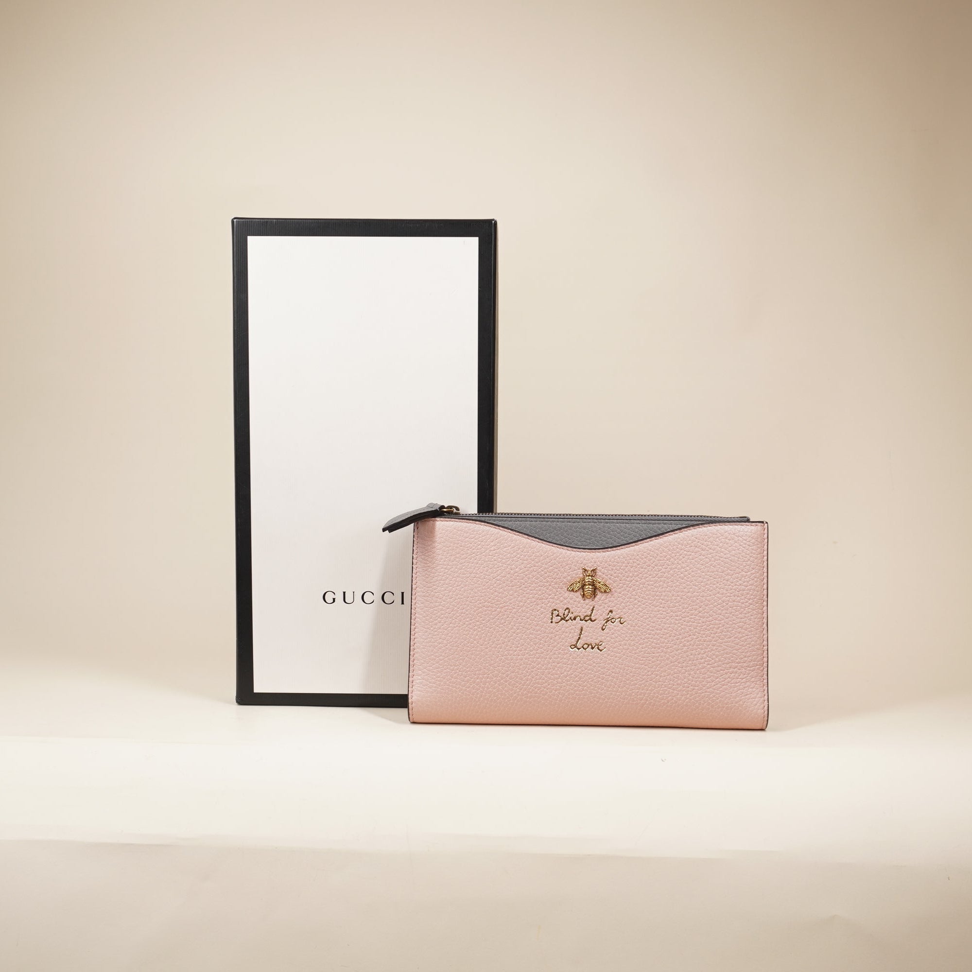 PRE-OWNED Cellarius Calfskin Blind For Love Bee Traveler Wallet Light Pink