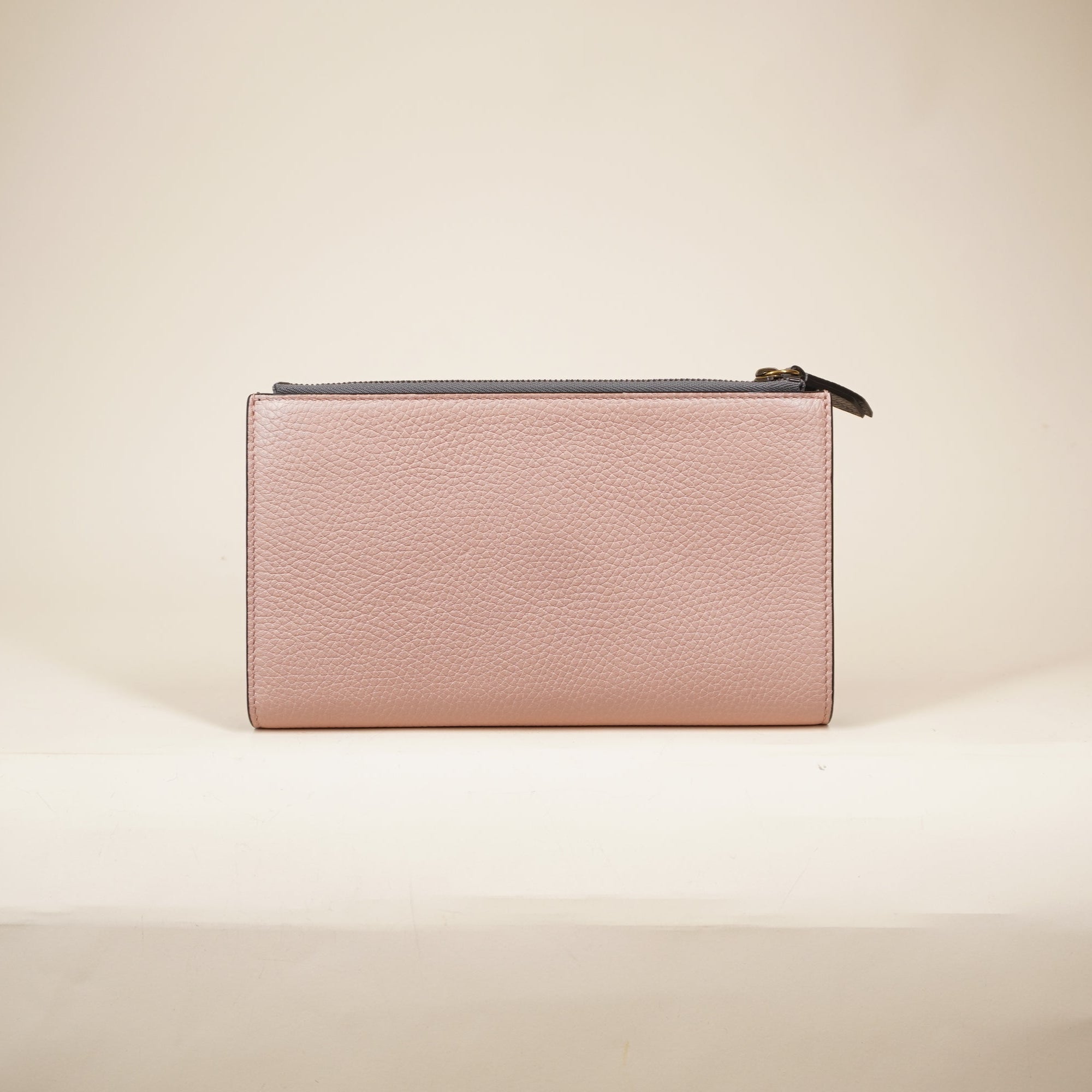 PRE-OWNED Cellarius Calfskin Blind For Love Bee Traveler Wallet Light Pink