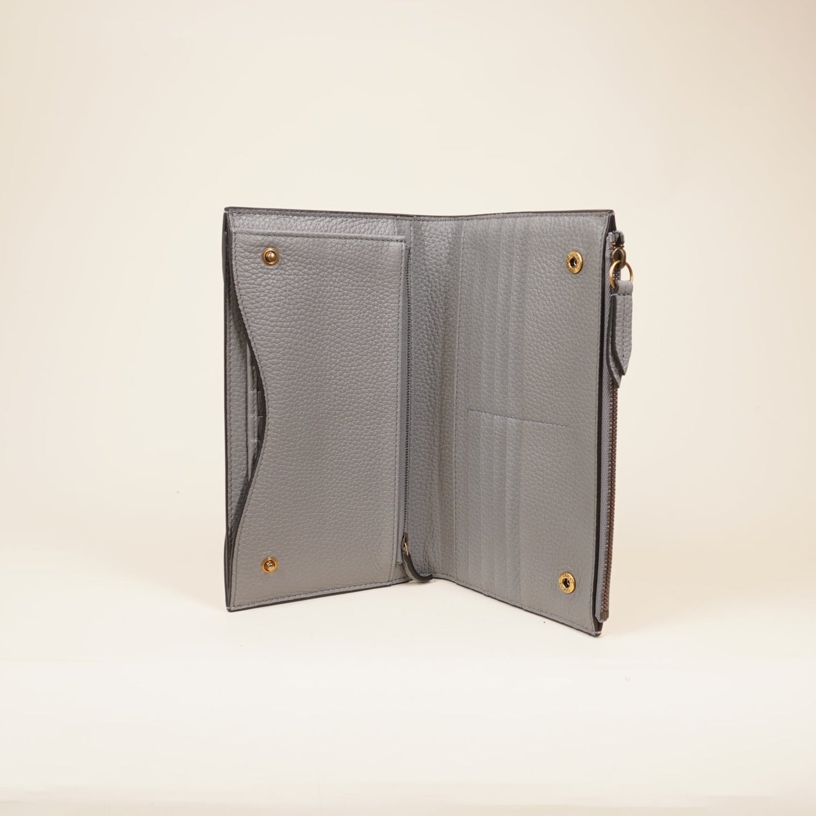 PRE-OWNED Cellarius Calfskin Blind For Love Bee Traveler Wallet Light Pink