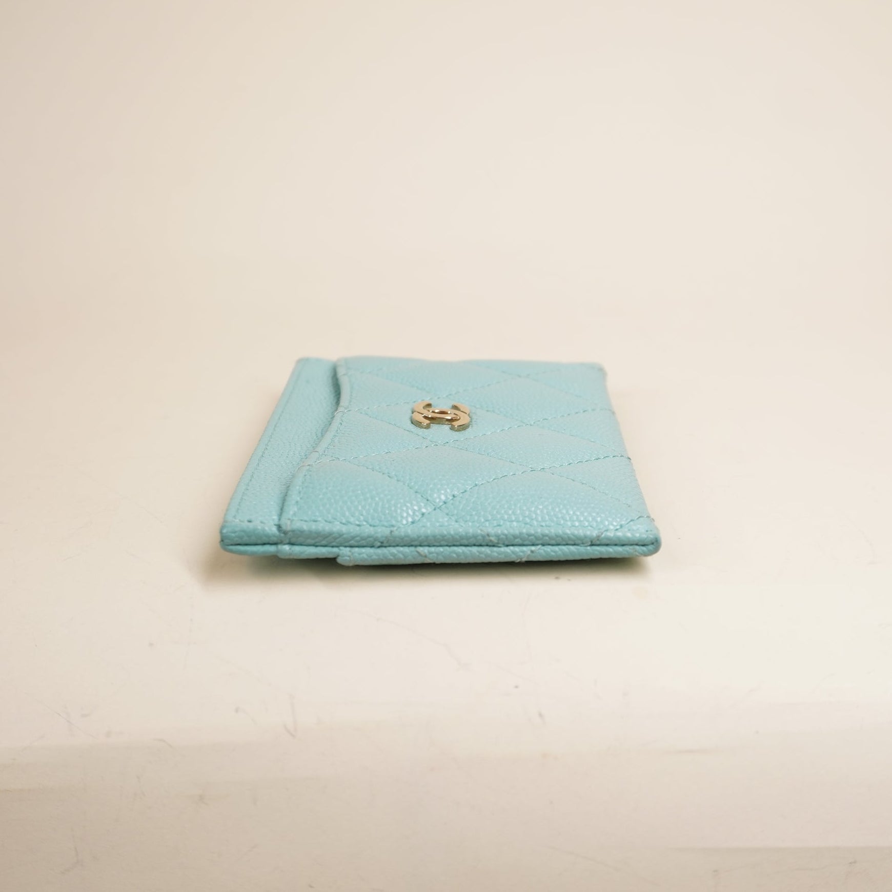 PRE-OWNED CC Caviar Quilted Card Holder Light Blue