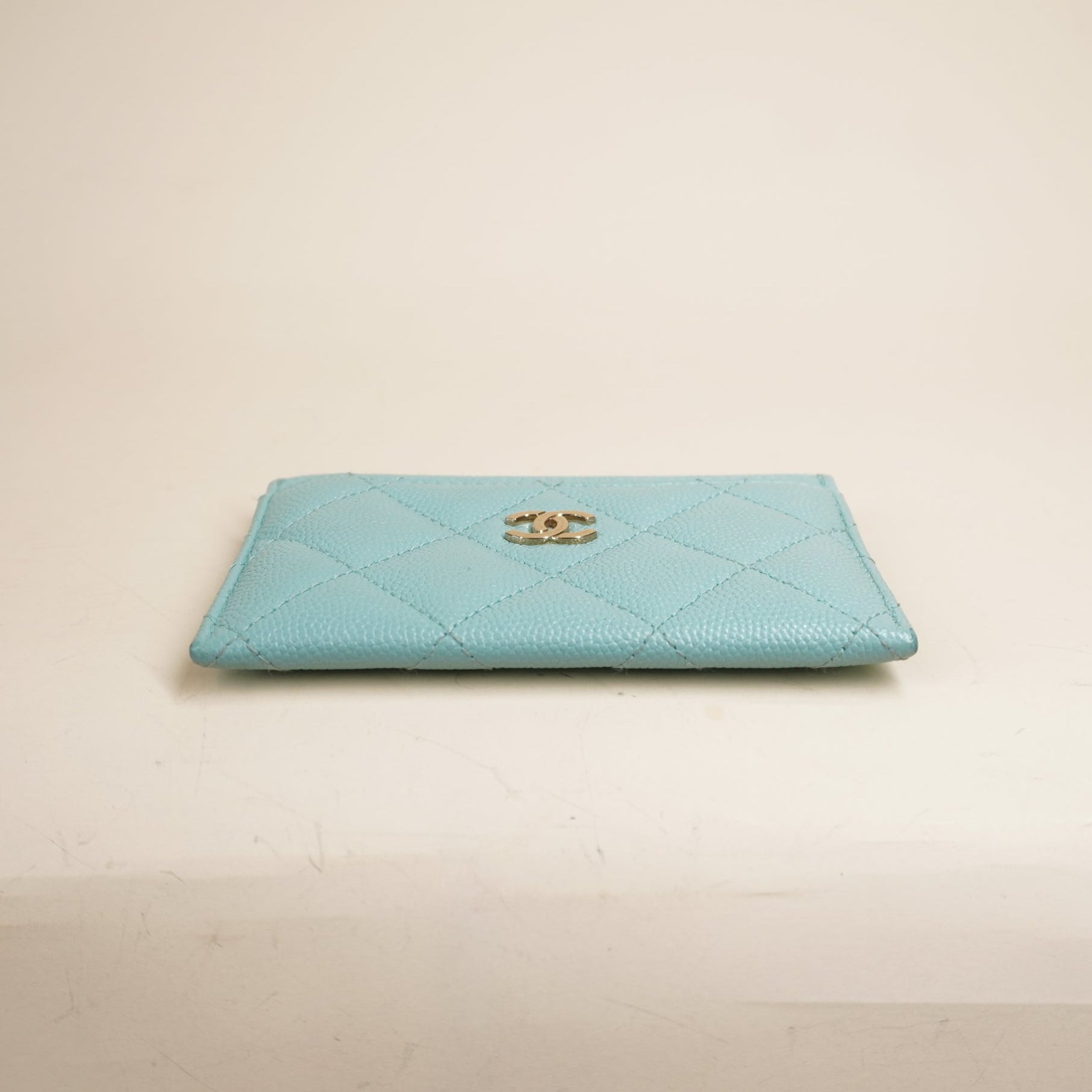 PRE-OWNED CC Caviar Quilted Card Holder Light Blue