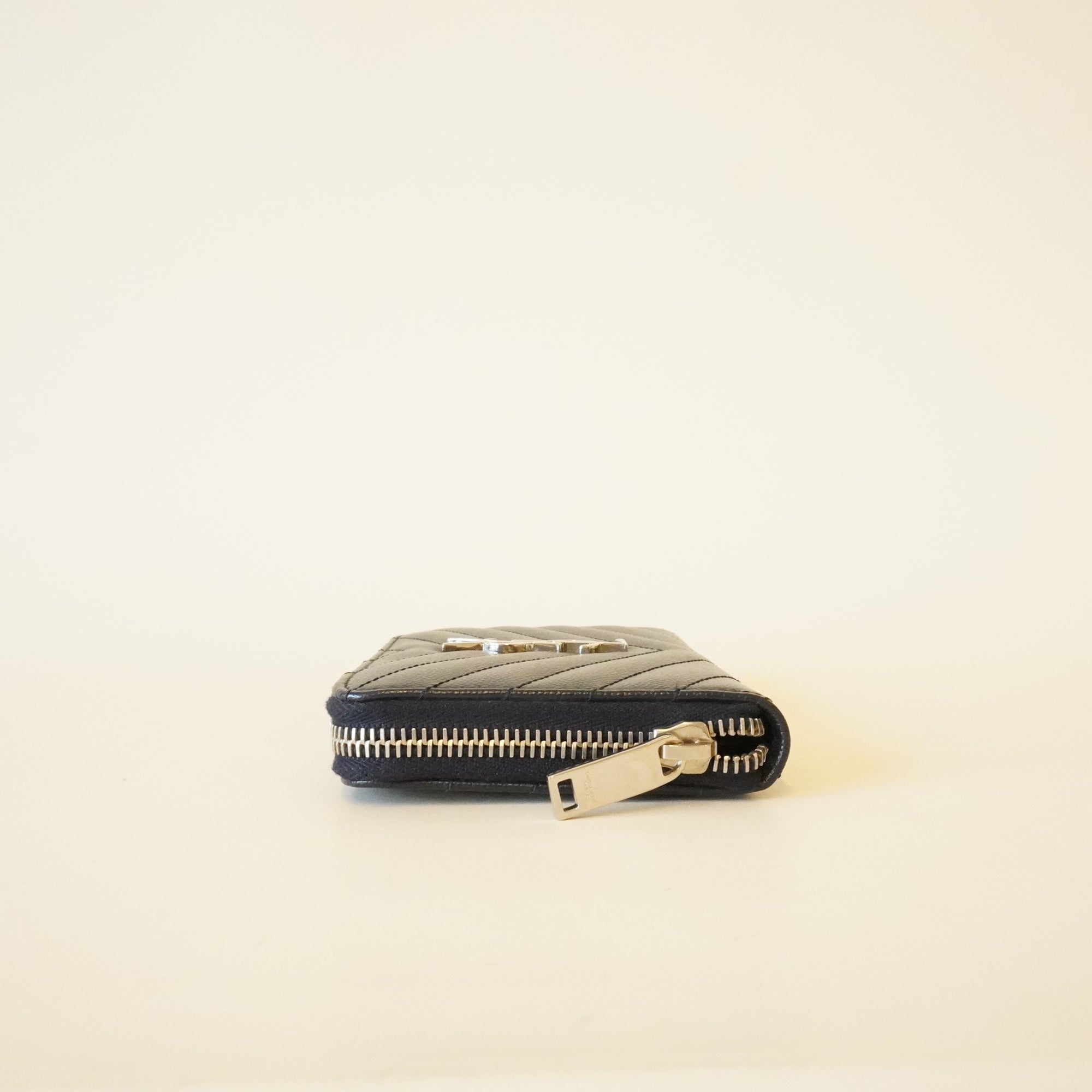 PRE-OWNED Black Leather Monogram Zippy Wallet