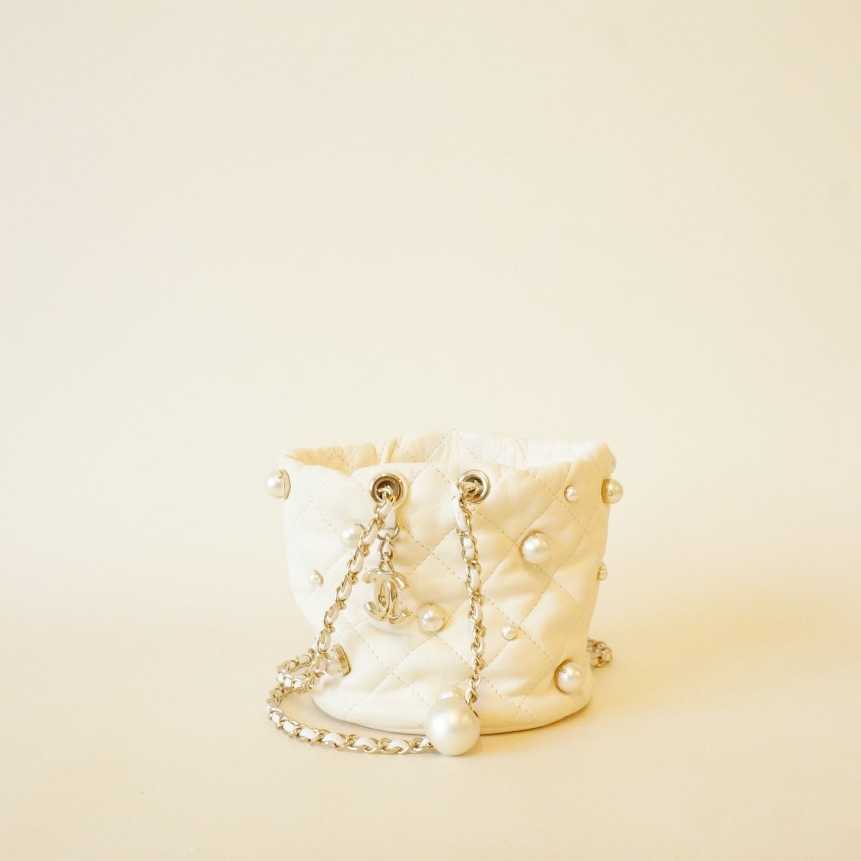 PRE-OWNED CC Matelasse Cream Lambskin Shoulder Bag