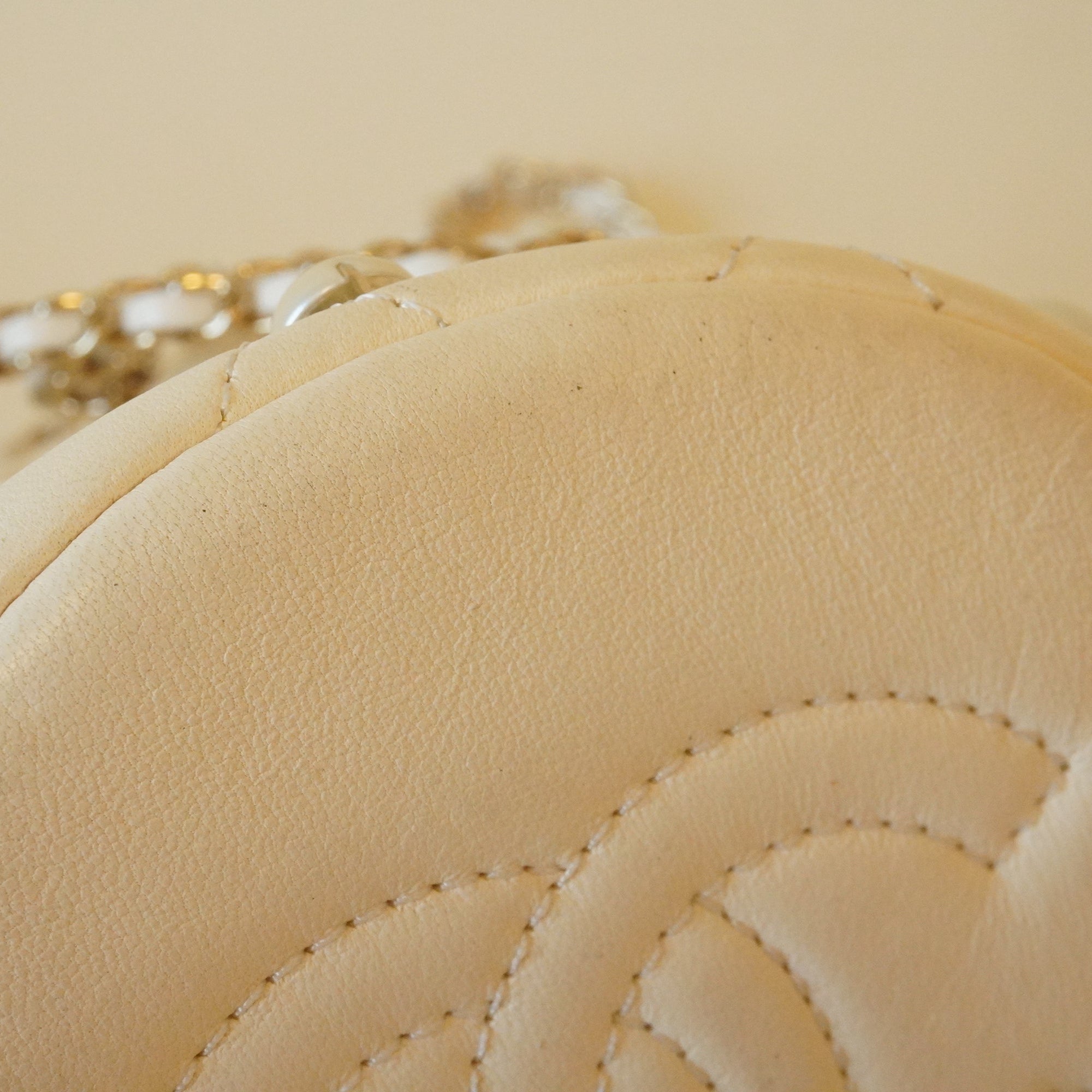 PRE-OWNED CC Matelasse Cream Lambskin Shoulder Bag