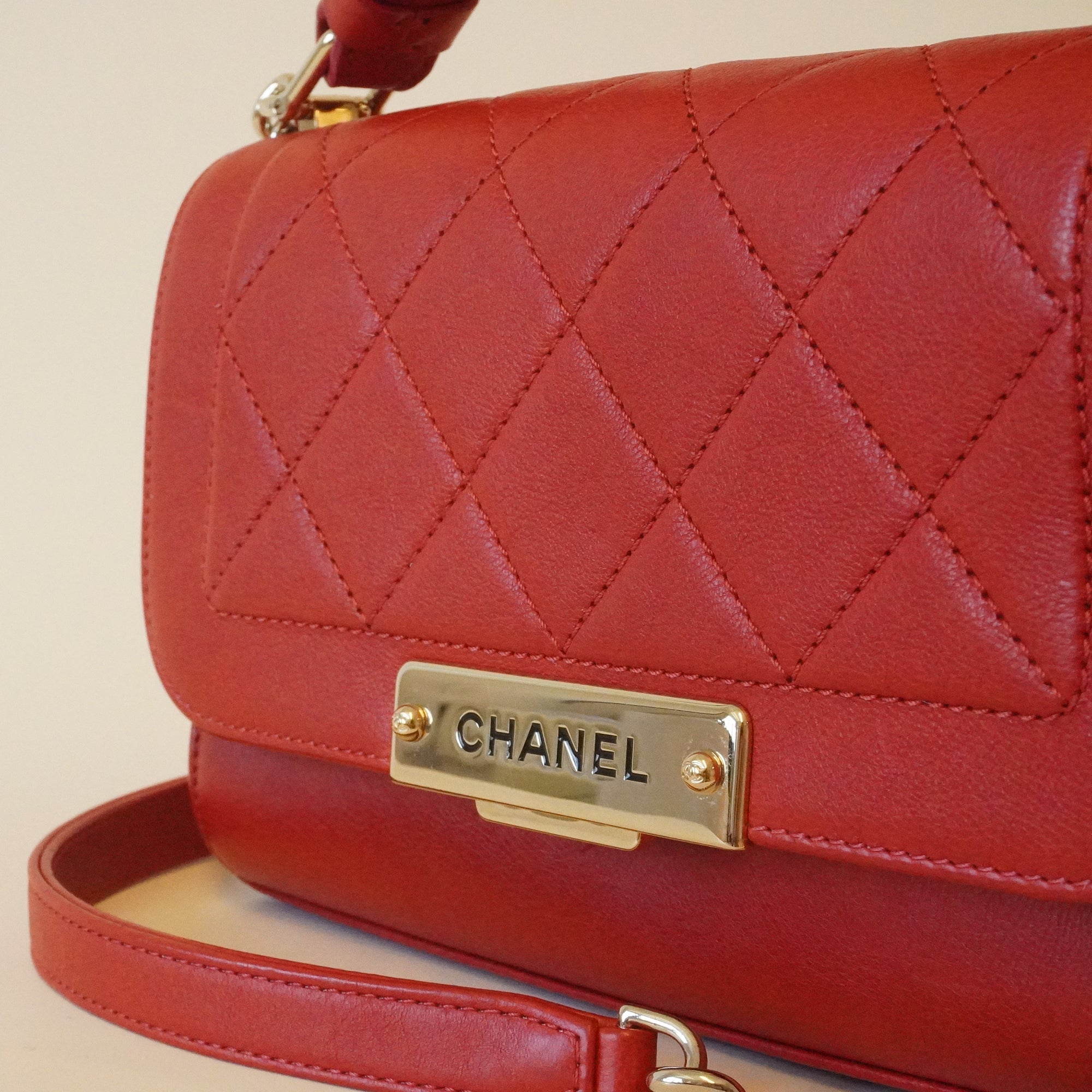 PRE-OWNED CC Red Quilted Calfskin Label Click Flap Shoulder Bag