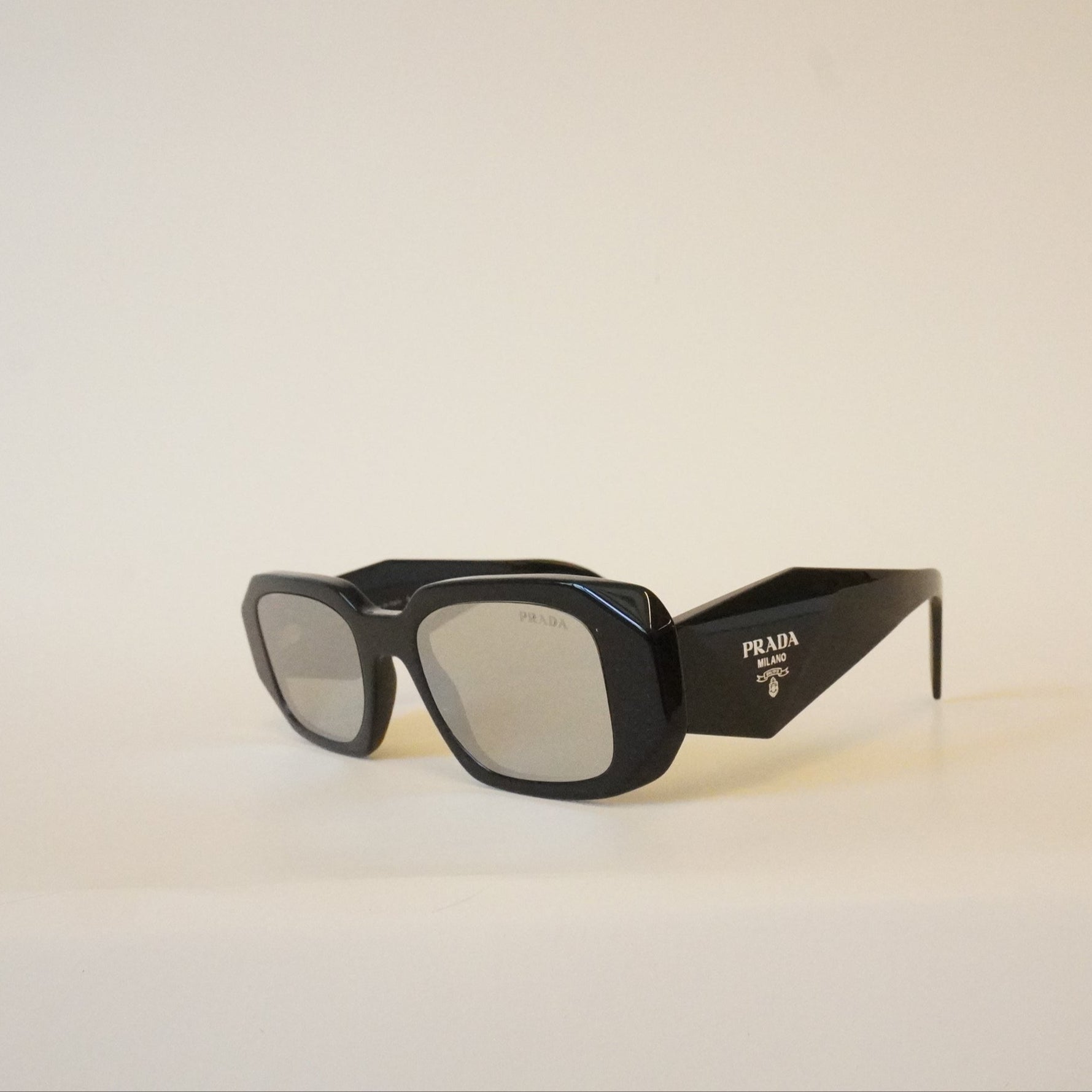 PRE-OWNED Acetate Light Grey Mirror Silver Geometric Sunglasses