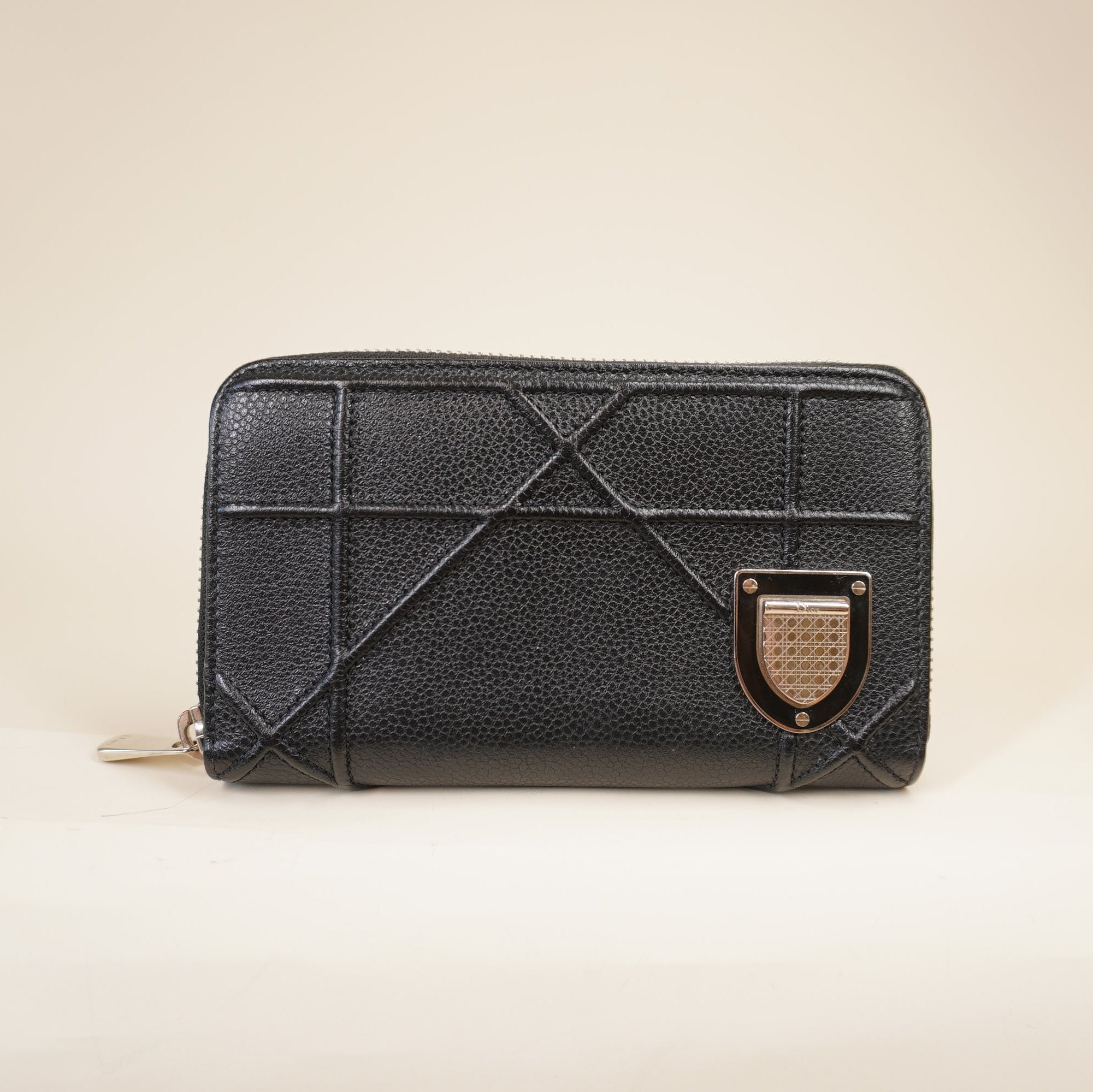 PRE-OWNED Black Diorama Zip Around Wallet