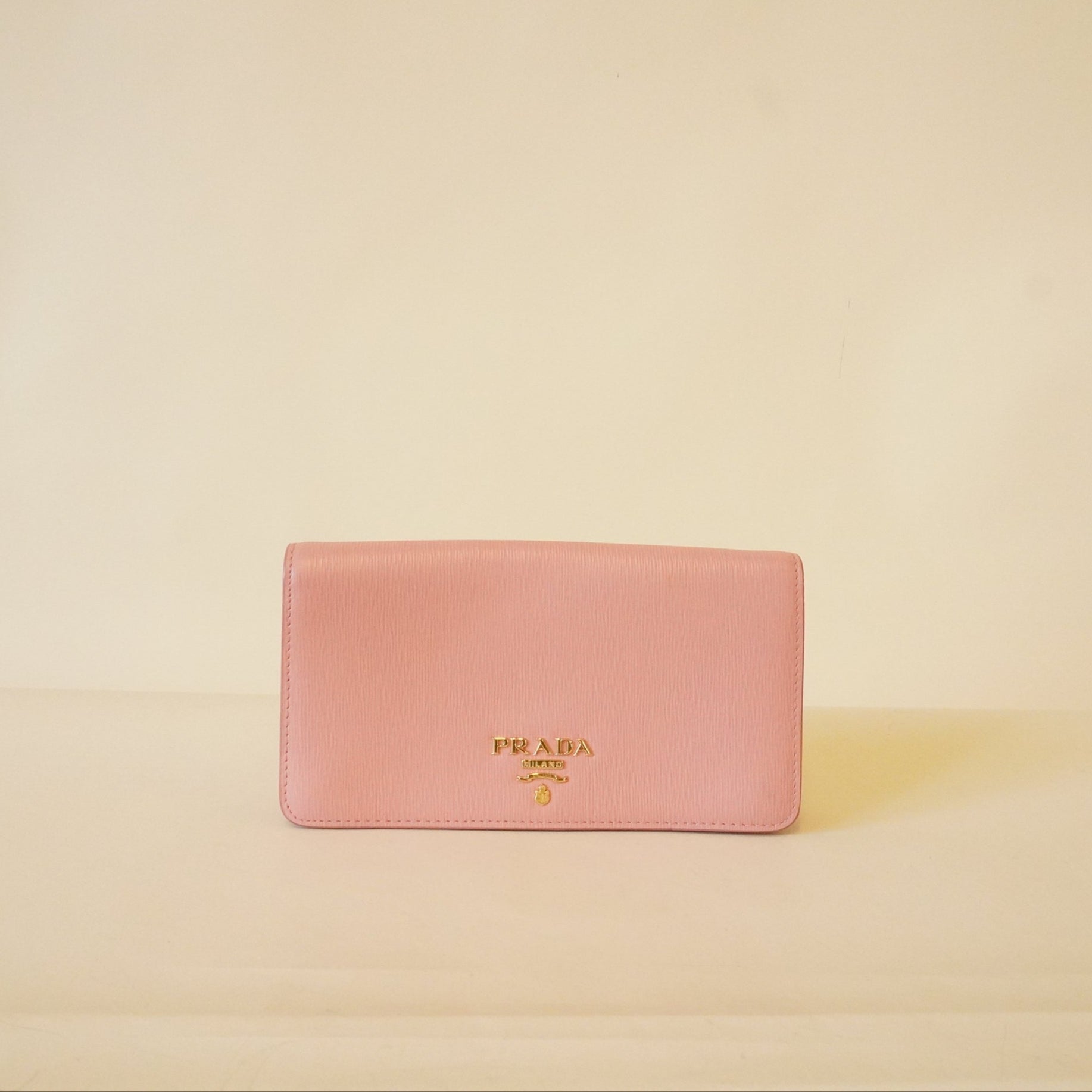 PRE-OWNED Pink Wallet on Chain Vitello Move Long Shoulder Bag