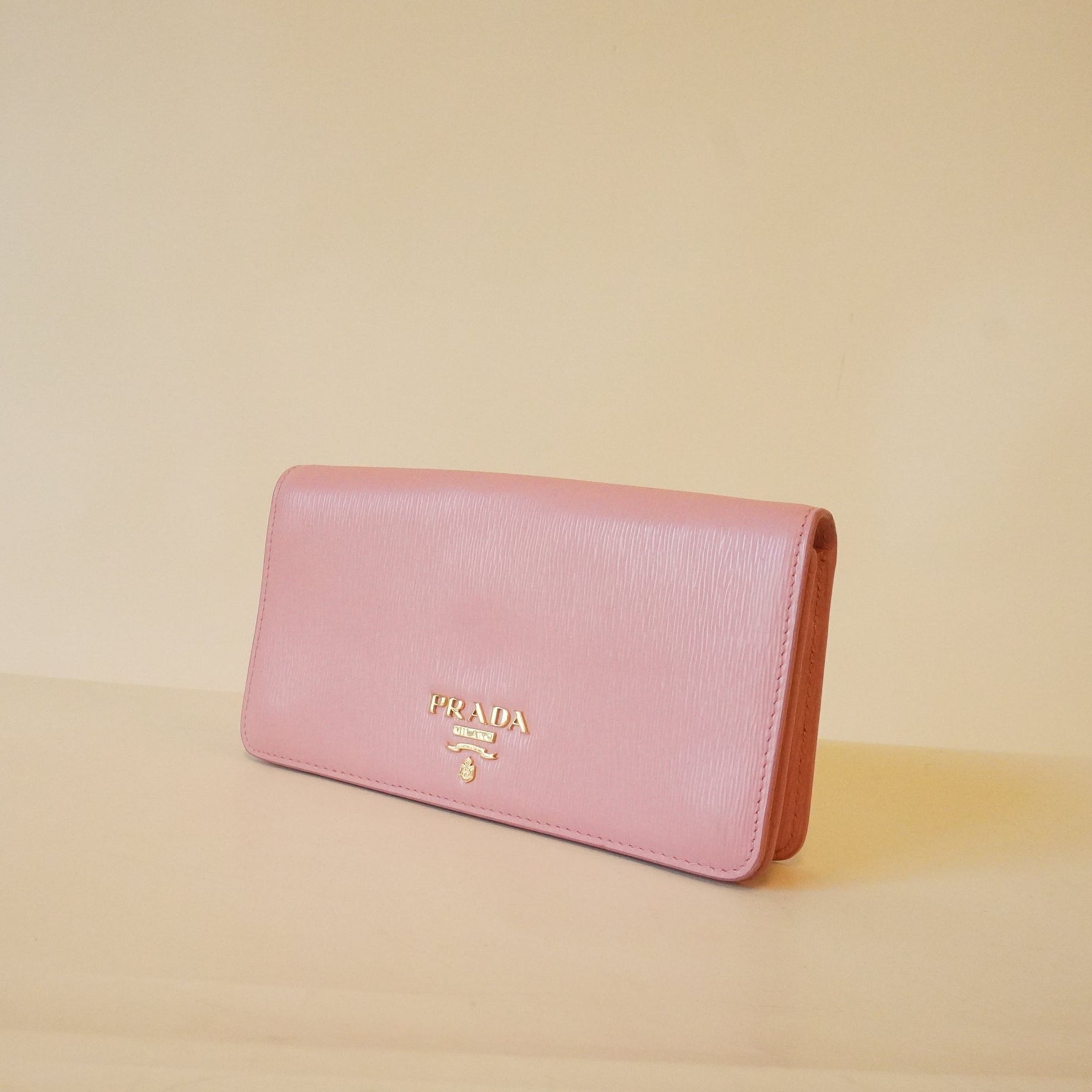 PRE-OWNED Pink Wallet on Chain Vitello Move Long Shoulder Bag