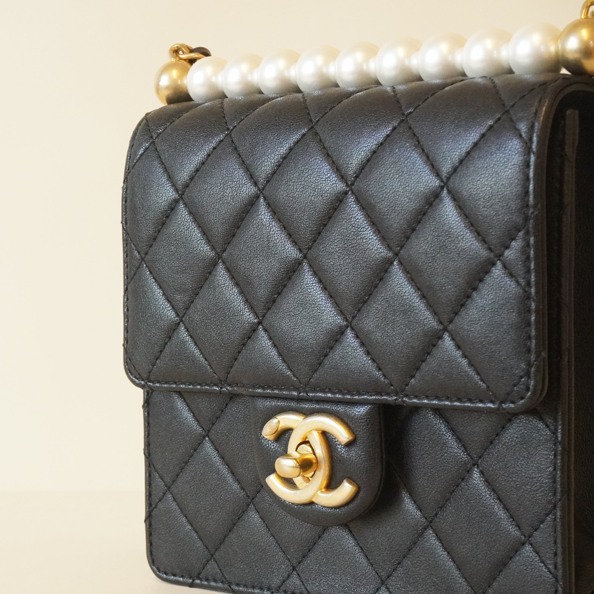 PRE-OWNED Lambskin Quilted Chic Pearls Flap Black Shoulder Bag